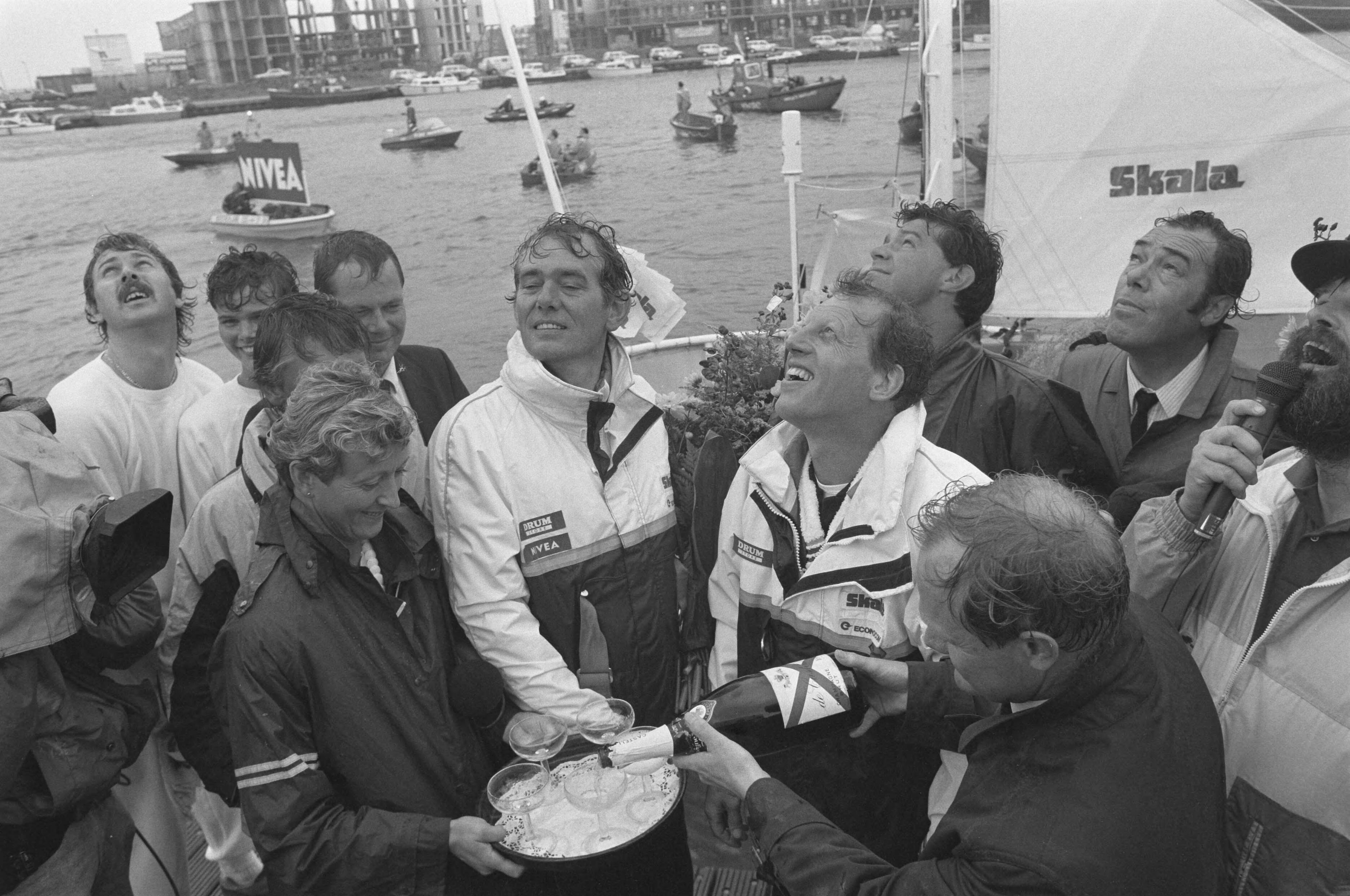 Fotocollectie Anefo — Dutch Viking arriveert in haven van Almere na transatlantische tocht; Henk Brink (r) en Willem Hageman — Foto: Croes, Rob C. / Anefo. Licentie: Set B: Rechtenvrij / Publiek Domein. Bron: Nationaal Archief. http://hdl.handle.net/10648/ad6c1d5c-d0b4-102d-bcf8-003048976d84