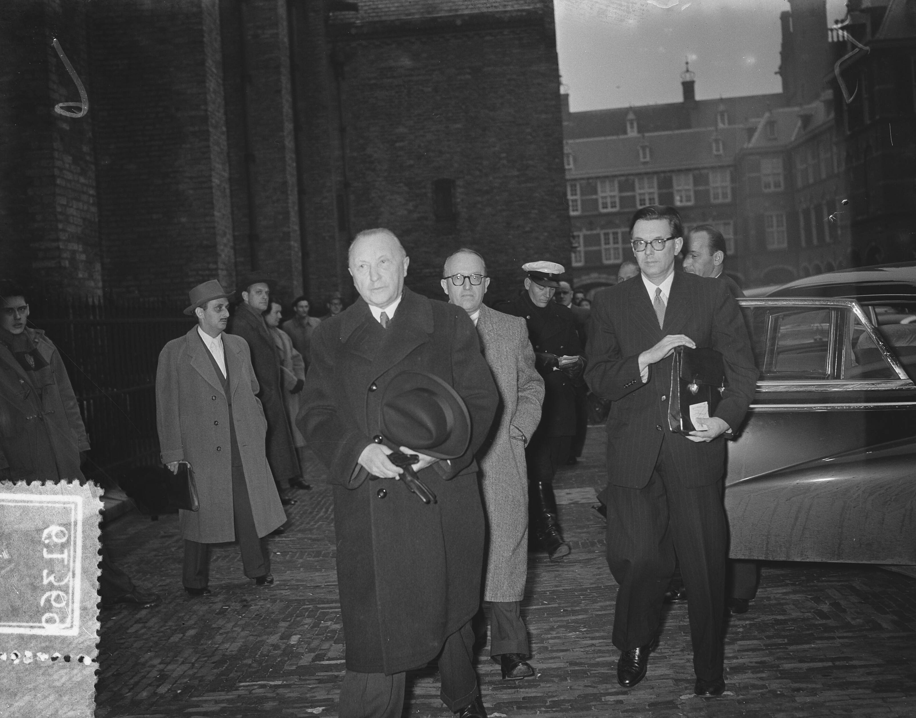 Zes landen ministersconferentie te Den Haag — Foto: Bilsen, Joop van / Anefo. — Licentie: Set B: Rechtenvrij / Publiek Domein. Bron: Nationaal Archief. http://hdl.handle.net/10648/a9183f24-d0b4-102d-bcf8-003048976d84
