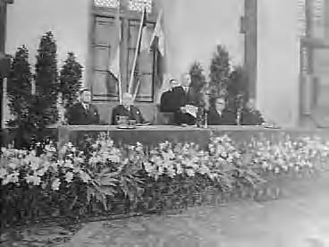 Fotocollectie Anefo — Ondertekening van het Beneluxverdrag in de Ridderzaal te Den Haag — Foto: Behrens, Herbert F. / Anefo. Licentie: Set B: Rechtenvrij / Publiek Domein. Bron: Nationaal Archief. http://hdl.handle.net/10648/a97471c2-d0b4-102d-bcf8-003048976d84