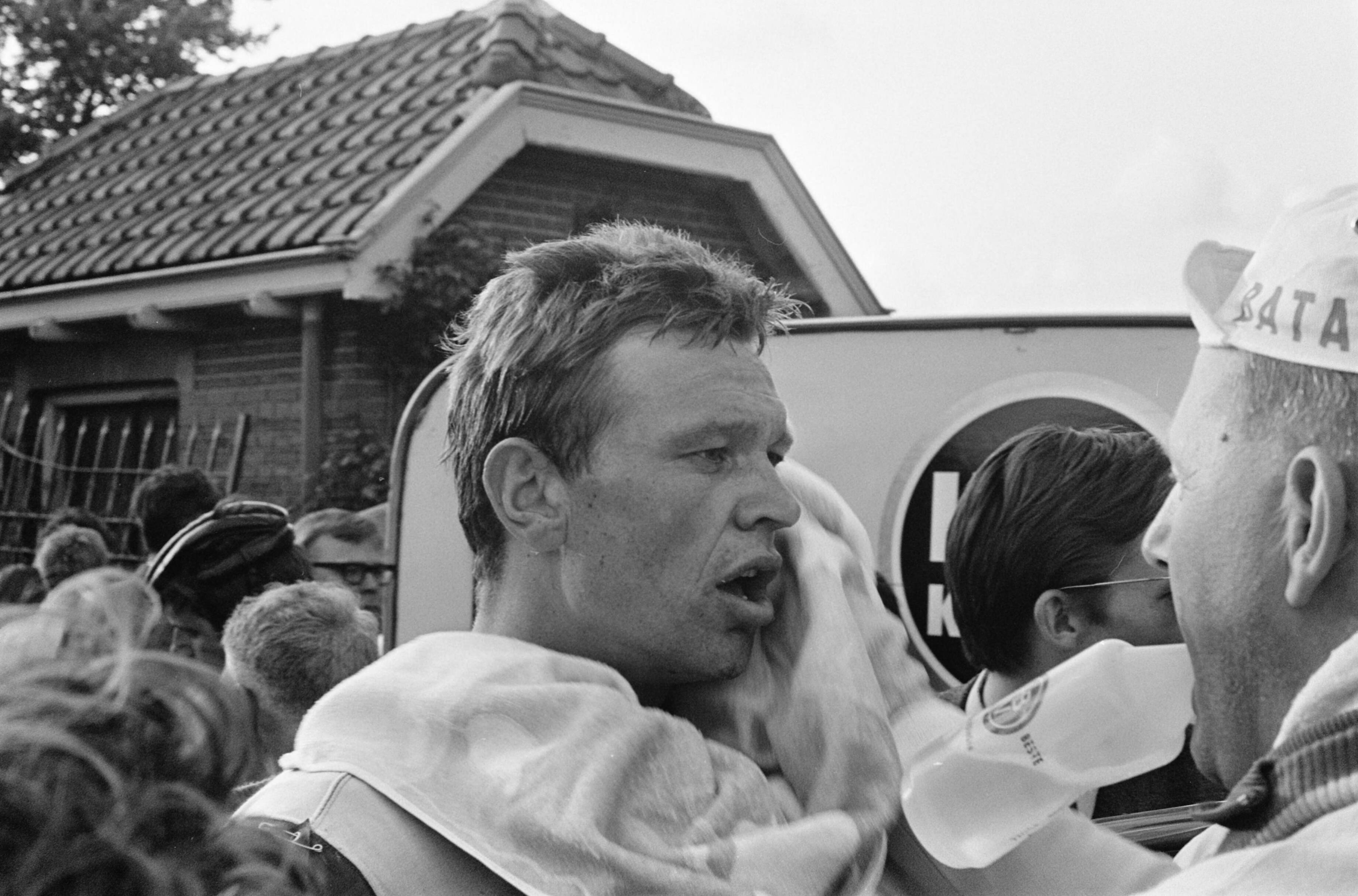 Fotocollectie Anefo — Olympias Tour finish 1e etappe te Breda. Winnaar Piet Hoekstra — Foto: Verhoeff, Bert / Anefo. Licentie: Set B: Rechtenvrij / Publiek Domein. Bron: Nationaal Archief. http://hdl.handle.net/10648/ab698968-d0b4-102d-bcf8-003048976d84