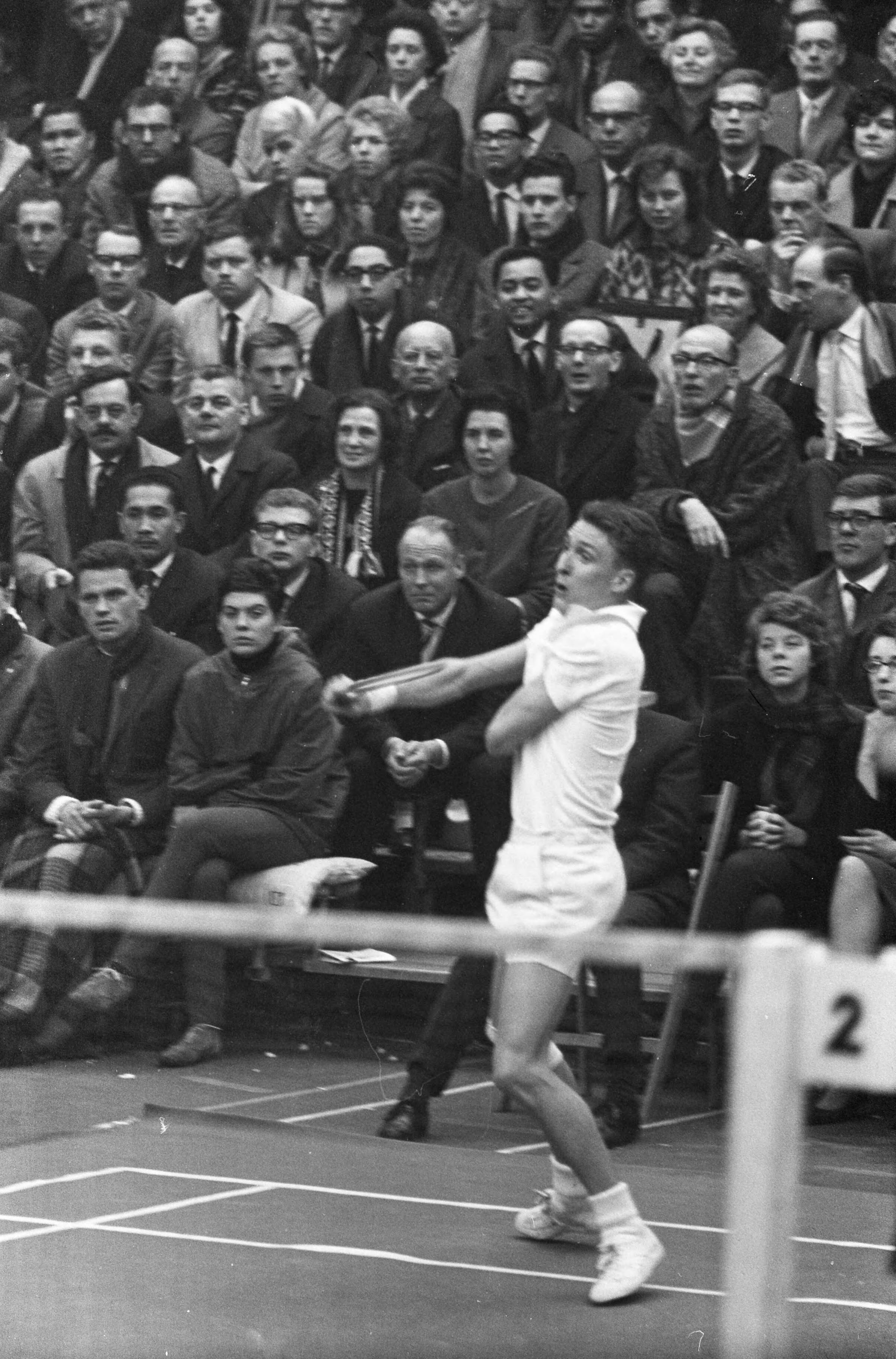 Fotocollectie Anefo — Internationale Badmintonkampioenschappen te Haarlem. Henning Borch (Denemarken) in aktie — Foto: Pot, Harry / Anefo. Licentie: Set B: Rechtenvrij / Publiek Domein. Bron: Nationaal Archief. http://hdl.handle.net/10648/aa294142-d0b4-102d-bcf8-003048976d84