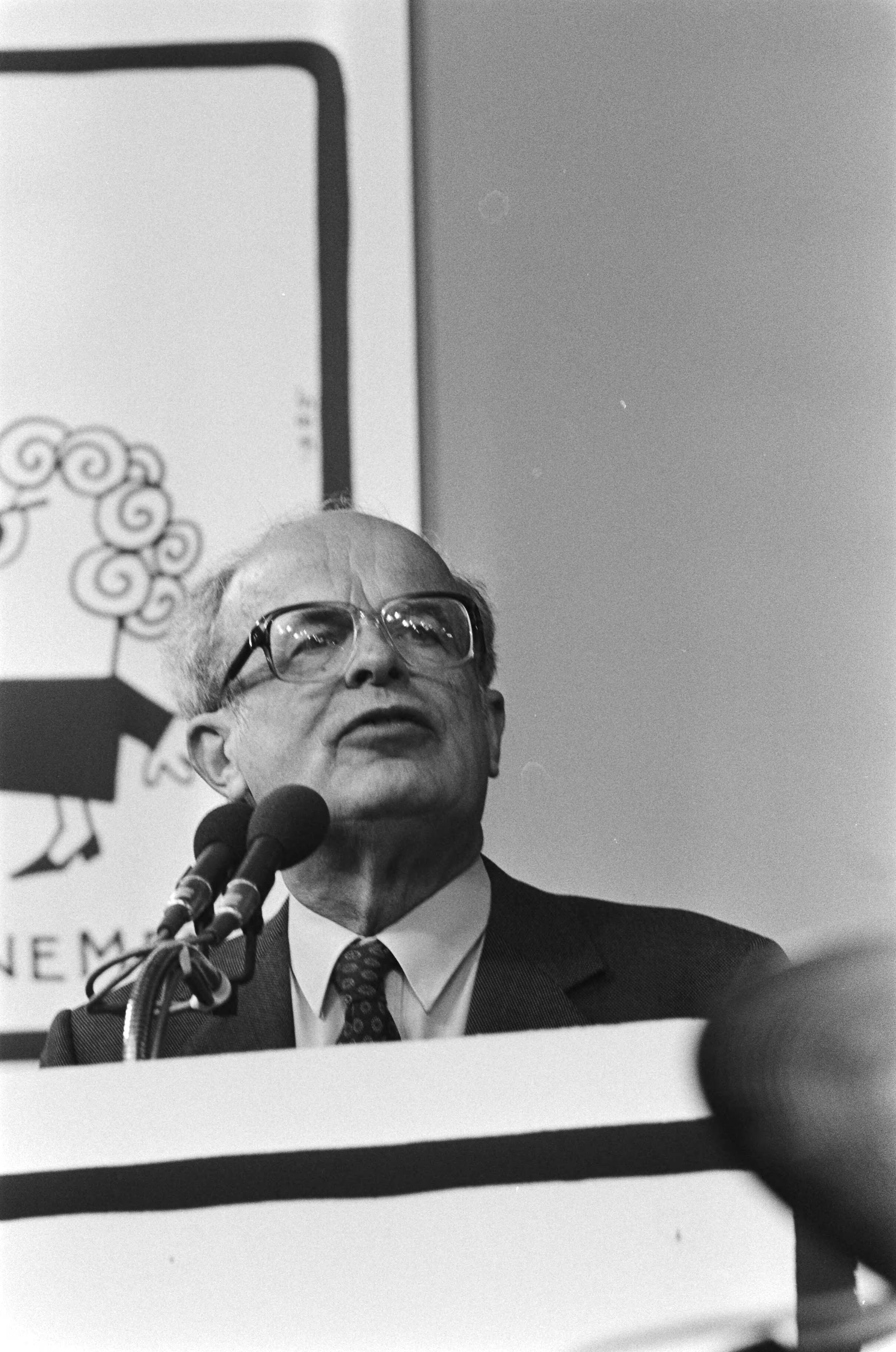 Fotocollectie Anefo — Slotmanifestatie volkspetitionnement in Den Haag ; Mulder spreekt — Foto: Croes, Rob C. / Anefo. Licentie: Set B: Rechtenvrij / Publiek Domein. Bron: Nationaal Archief. http://hdl.handle.net/10648/ad4bff18-d0b4-102d-bcf8-003048976d84