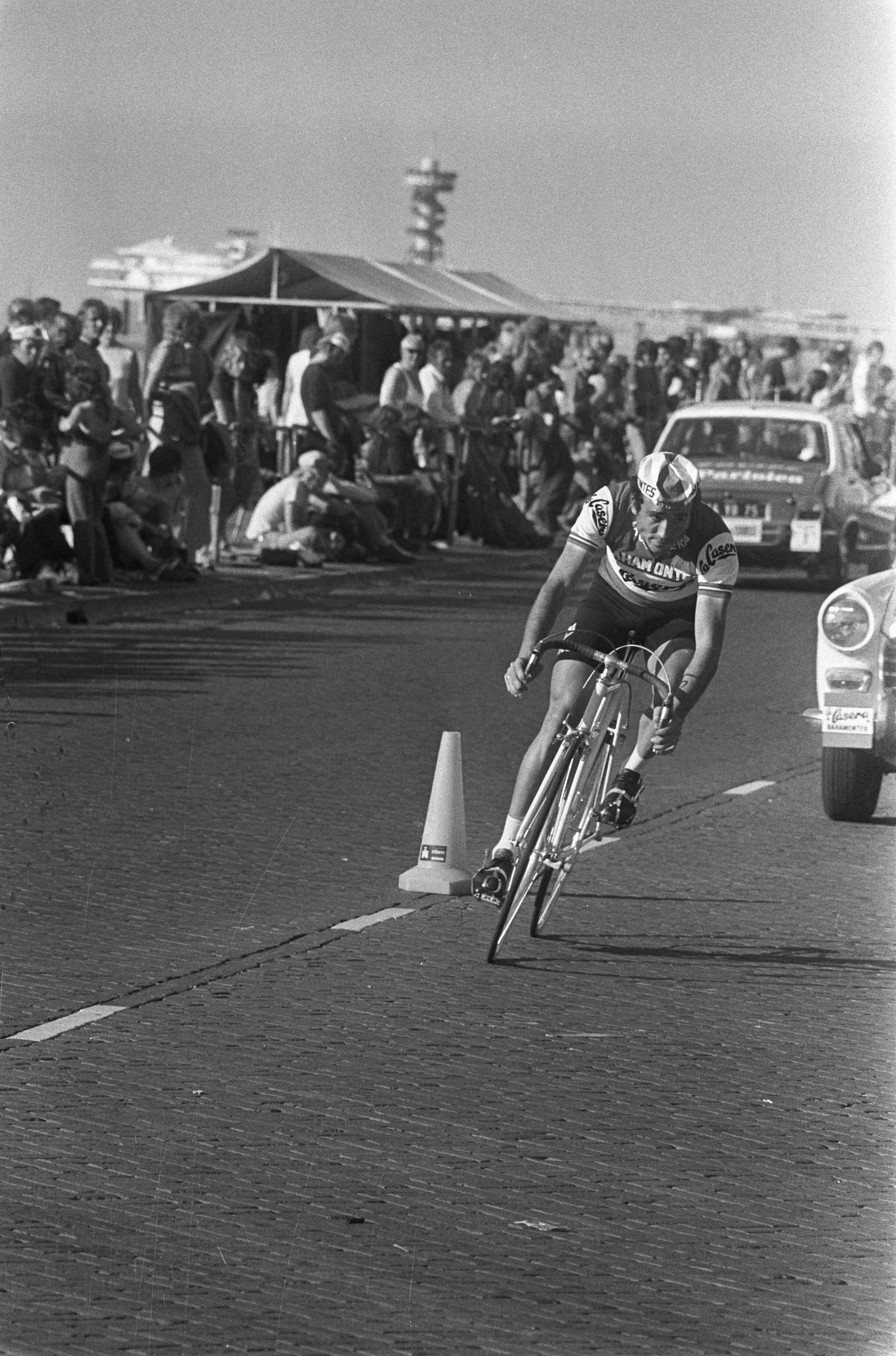 Fotocollectie Anefo — Tour de France , nummer 24 Janbroers in aktie, nummer 25 Van Impe in aktie — Foto: Verhoeff, Bert / Anefo. Licentie: Set B: Rechtenvrij / Publiek Domein. Bron: Nationaal Archief. http://hdl.handle.net/10648/ac30c10e-d0b4-102d-bcf8-003048976d84