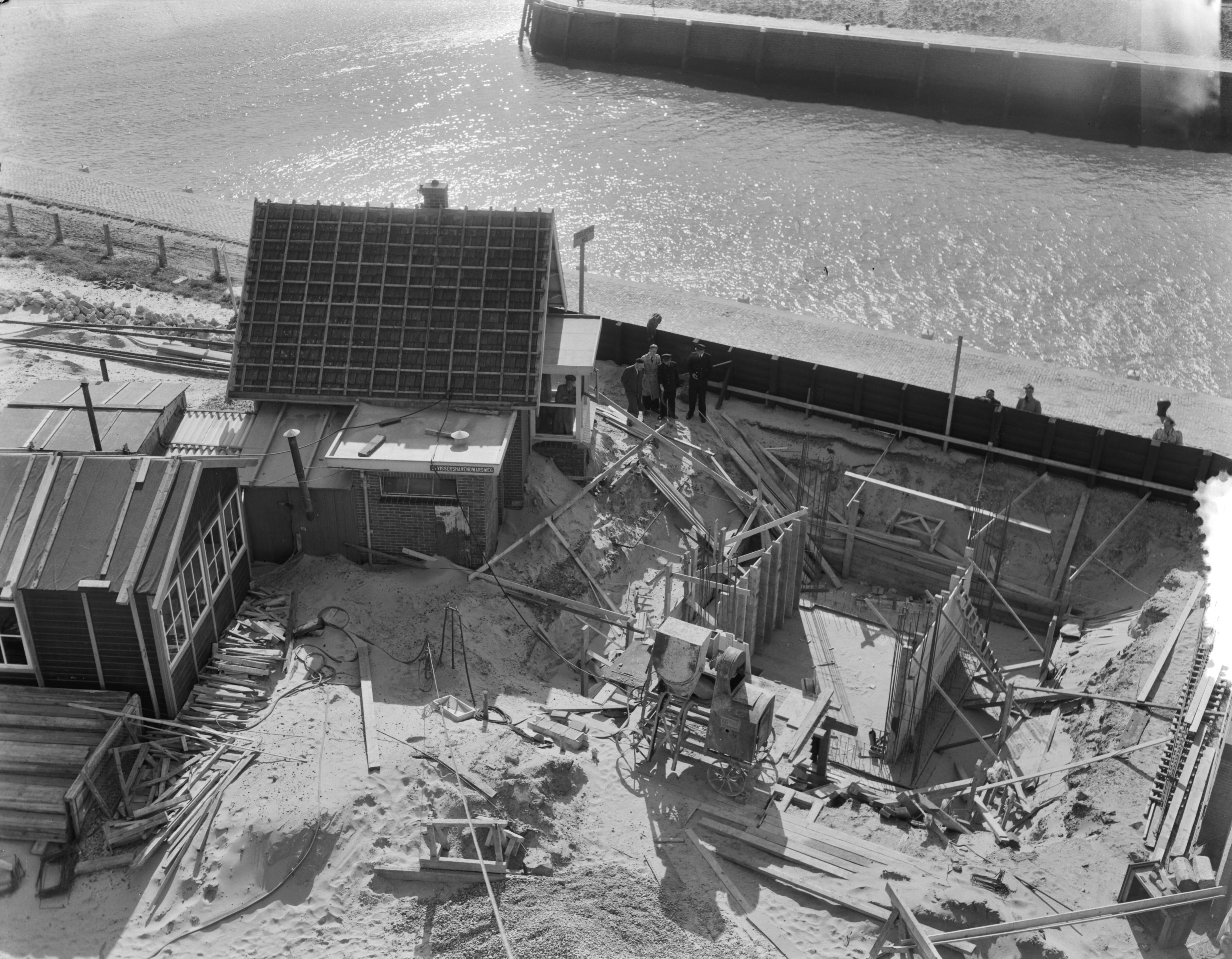 Fotocollectie Anefo — Bouw nieuwe Semaphoor te Scheveningen — Foto: Duinen, G.W. van / Anefo. Licentie: Set B: Rechtenvrij / Publiek Domein. Bron: Nationaal Archief. http://hdl.handle.net/10648/a9146c14-d0b4-102d-bcf8-003048976d84