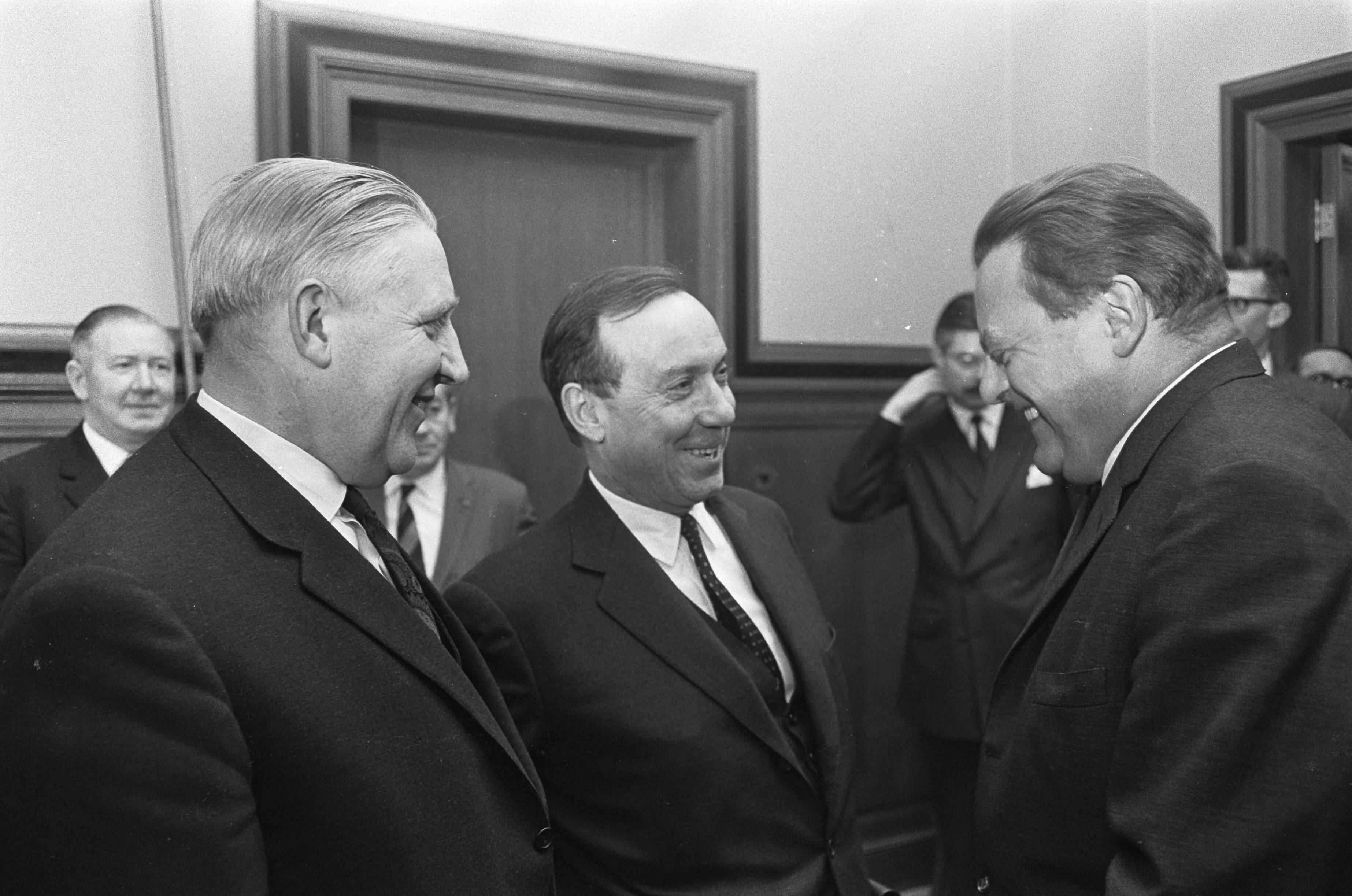 Fotocollectie Anefo — Ministers van Financien van EEG bijeen in Vredespaleis te Den Haag — Foto: Koch, Eric / Anefo. Licentie: Set B: Rechtenvrij / Publiek Domein. Bron: Nationaal Archief. http://hdl.handle.net/10648/ab0c8452-d0b4-102d-bcf8-003048976d84