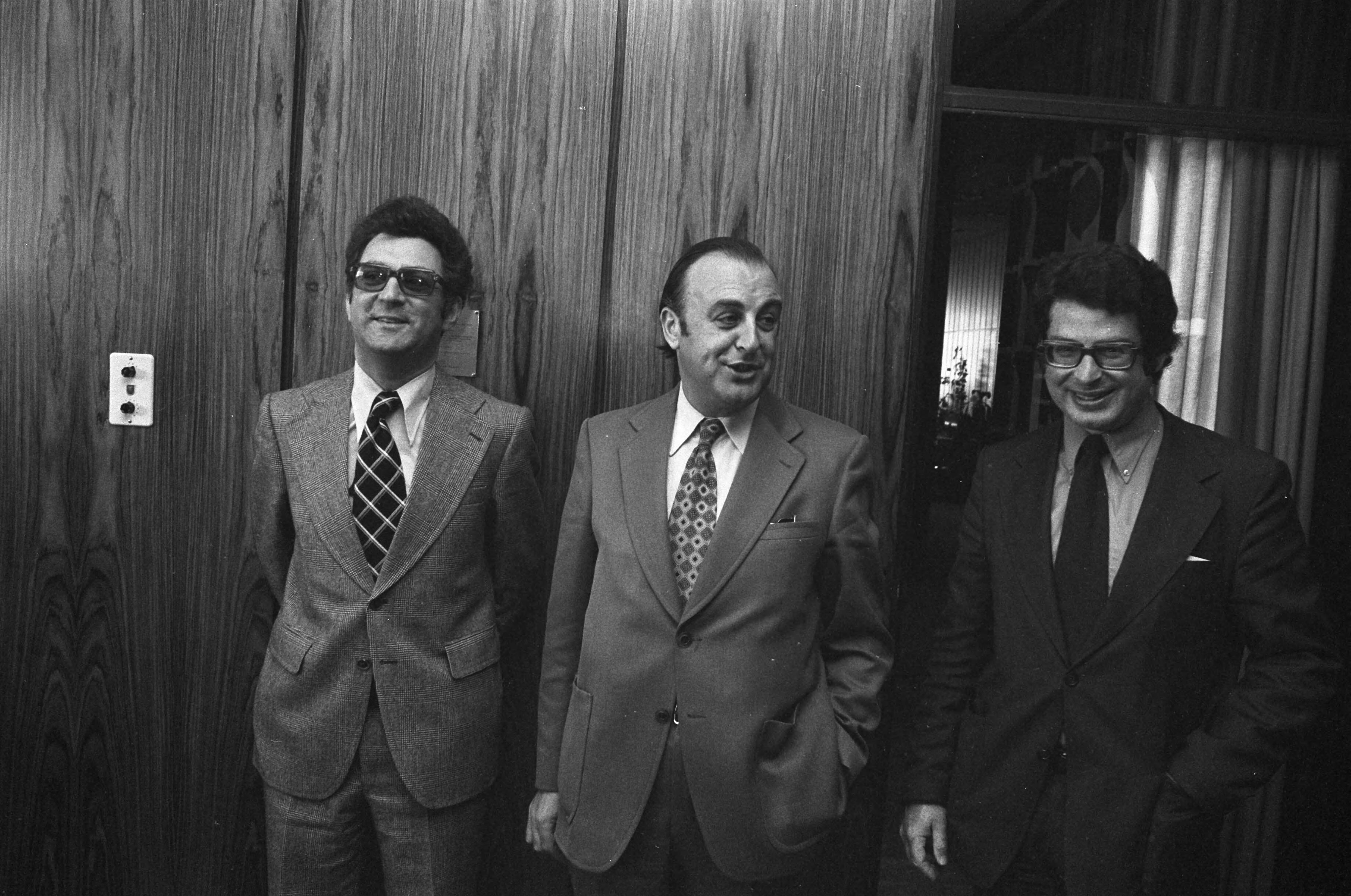 Fotocollectie Anefo — Koninklijk Verbod van Ondernemers vergadert in Utrecht; v.l.n.r. Heertje, mr. A. Geurtsen en Ed van Thijn — Foto: Punt, W. / Anefo. Licentie: Set B: Rechtenvrij / Publiek Domein. Bron: Nationaal Archief. http://hdl.handle.net/10648/ac48e48c-d0b4-102d-bcf8-003048976d84