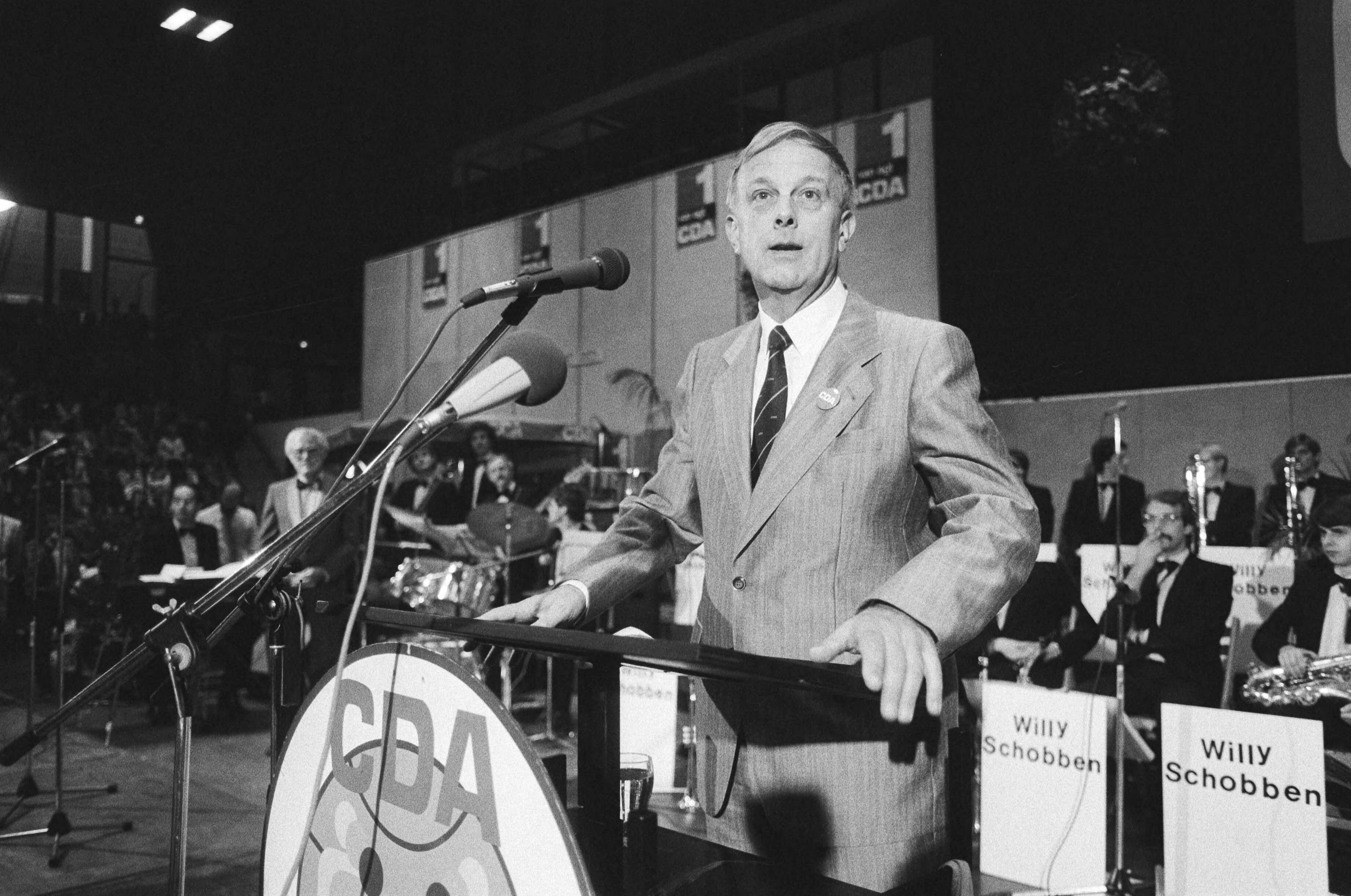 Fotocollectie Anefo — Tevens opdracht CDA, verkiezingsbijeenkomst CDA in Kerkrade Piet Steenkamp tijdens rede — Foto: Bogaerts, Rob / Anefo. Licentie: Set B: Rechtenvrij / Publiek Domein. Bron: Nationaal Archief. http://hdl.handle.net/10648/ad1dc710-d0b4-102d-bcf8-003048976d84