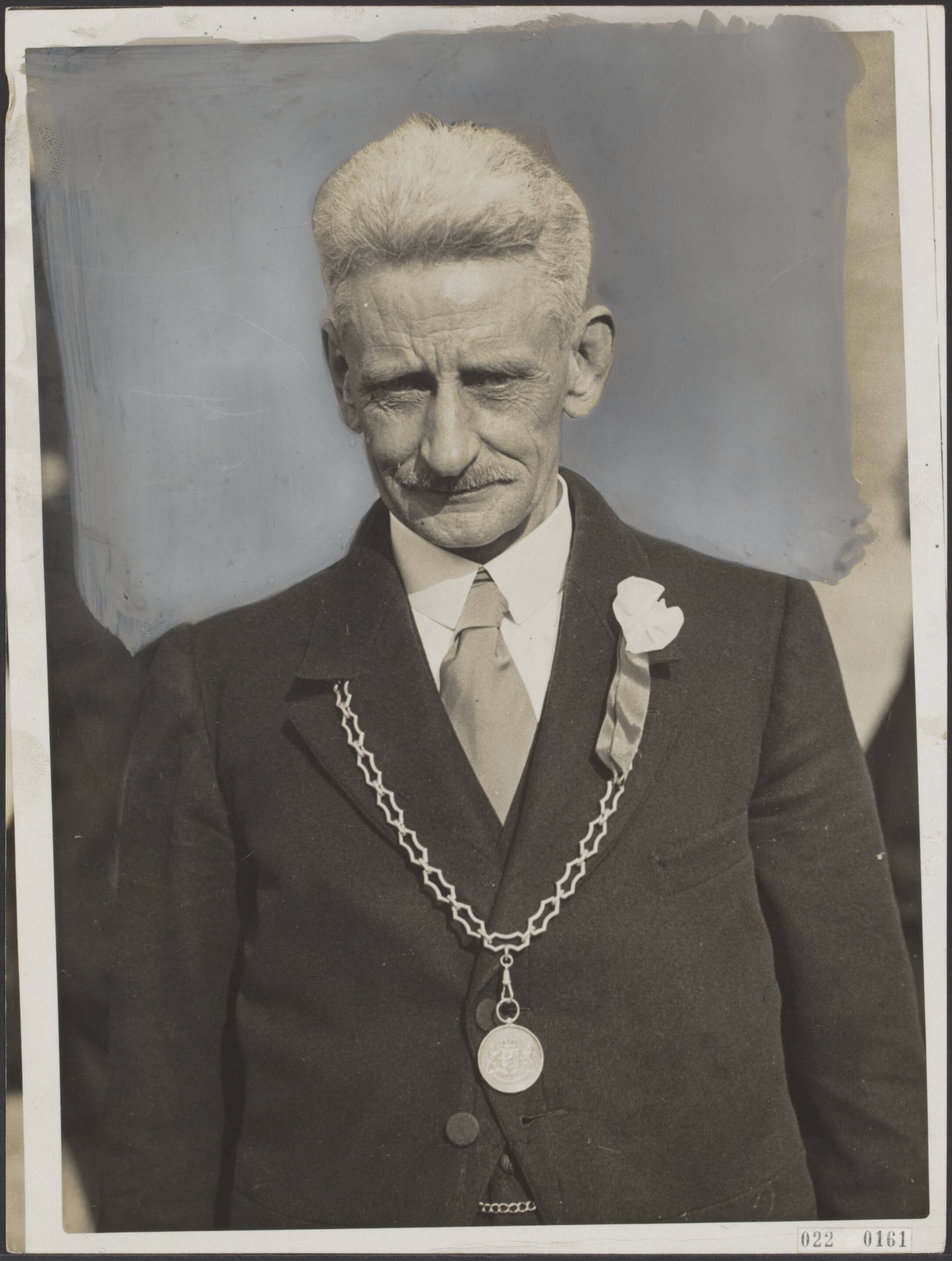 Fotocollectie Elsevier Binnenland — A. Verheul, burgemeester van Moerkapelle viert zijn 25-jarig jubileum — Foto: N.V. Polygoon. Licentie: Set B: Rechtenvrij / Publiek Domein. Bron: Nationaal Archief. http://hdl.handle.net/10648/add1457e-d0b4-102d-bcf8-003048976d84