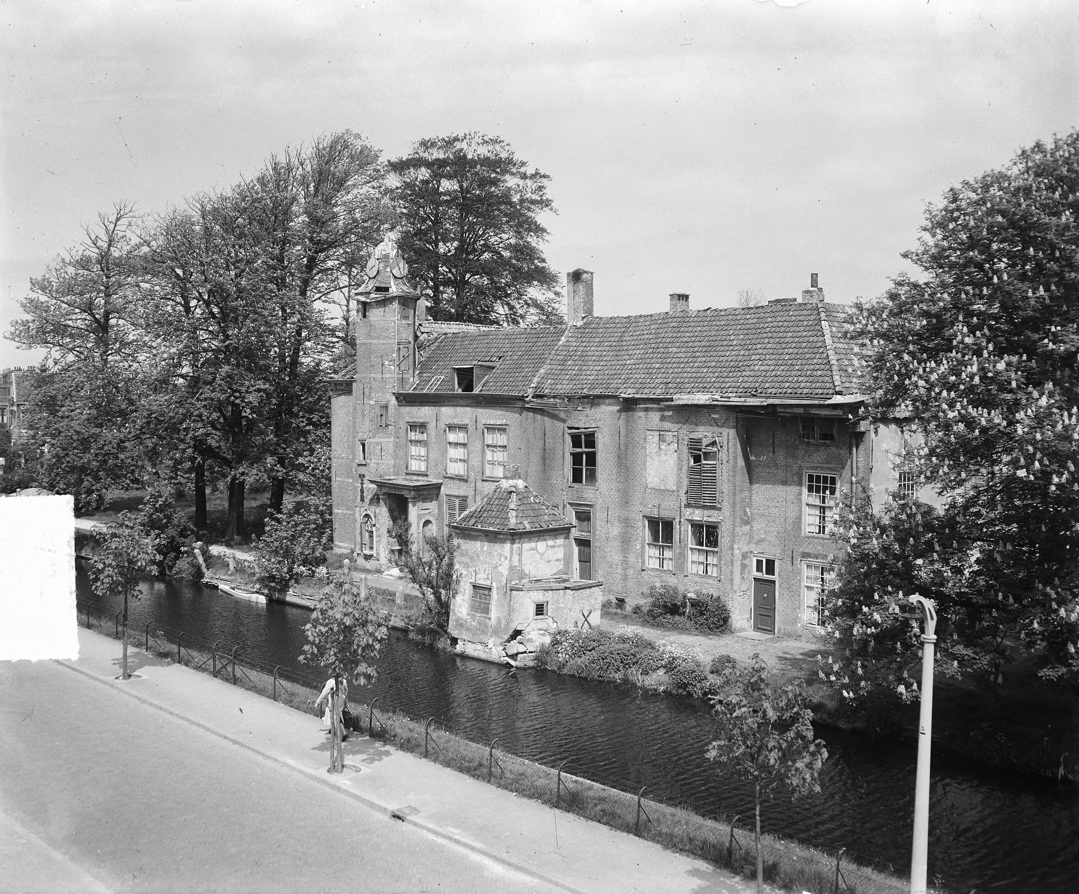 Fotocollectie Anefo — Huis "Te Hoorn" in Rijswijk wordt afgebroken — Foto: Winterbergen, Rolf / Anefo. Licentie: Set B: Rechtenvrij / Publiek Domein. Bron: Nationaal Archief. http://hdl.handle.net/10648/a8d8c394-d0b4-102d-bcf8-003048976d84