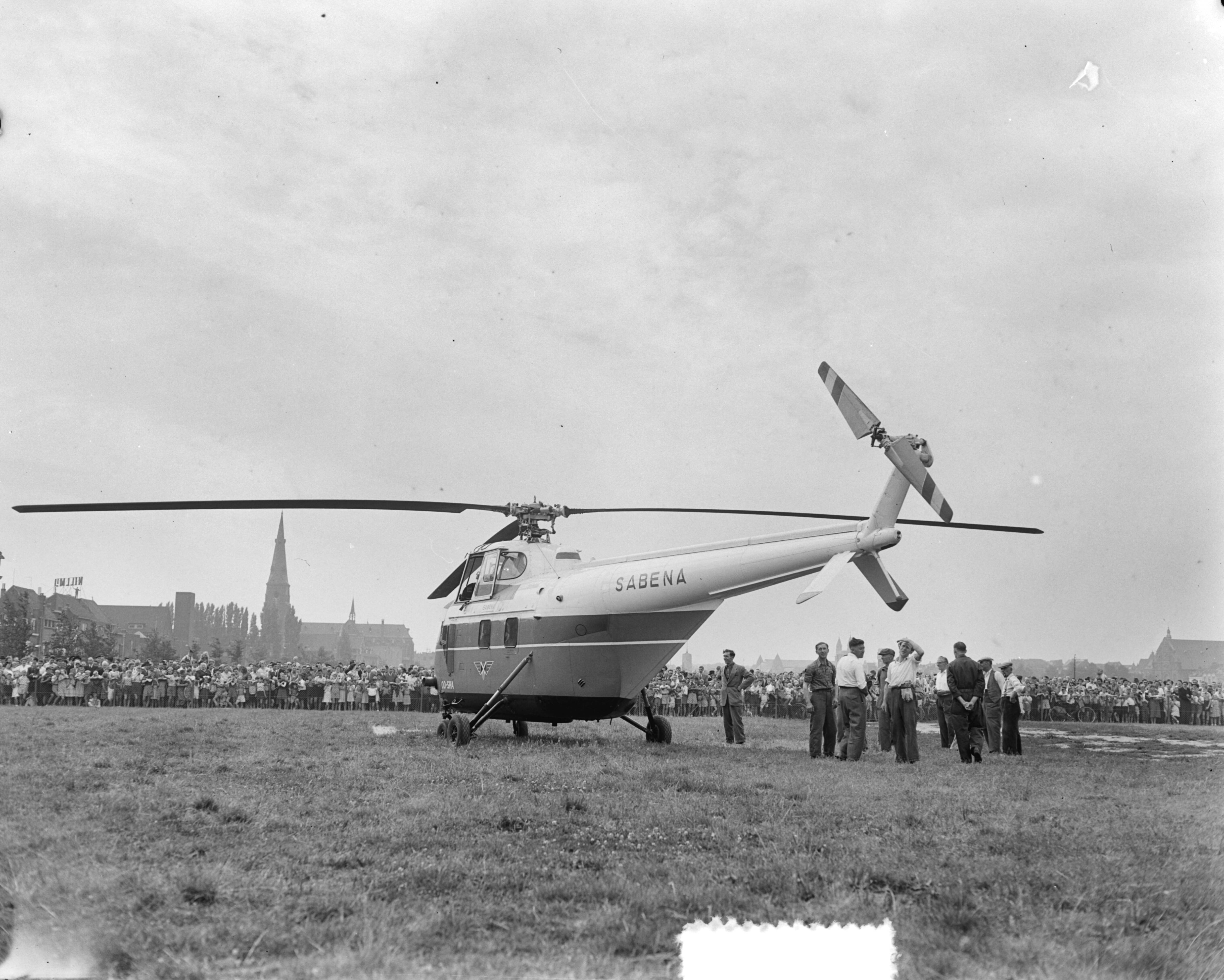 Fotocollectie Anefo — Heliport van de Sabena op de Griend (in Maastricht) [Sabena helicopter S55-S] — Foto: Duinen, G.W. van / Anefo. Licentie: Set B: Rechtenvrij / Publiek Domein. Bron: Nationaal Archief. http://hdl.handle.net/10648/a910ca14-d0b4-102d-bcf8-003048976d84