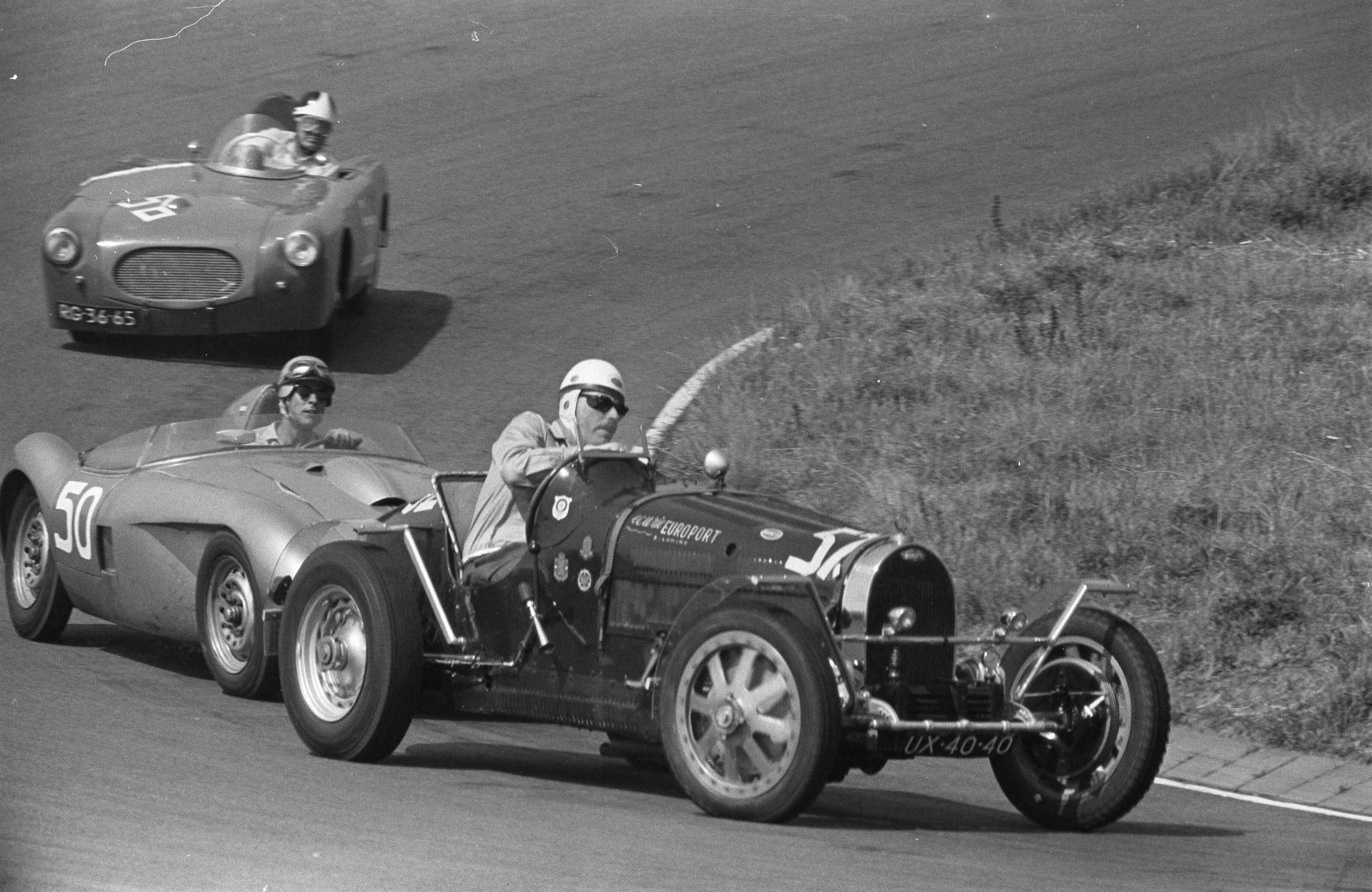 Fotocollectie Anefo — Sportwagenraces op het circuit van Zandvoort — Foto: Pot, Harry / Anefo. Licentie: Set B: Rechtenvrij / Publiek Domein. Bron: Nationaal Archief. http://hdl.handle.net/10648/a997f1a6-d0b4-102d-bcf8-003048976d84