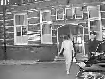 Fotocollectie Anefo — koningin Juliana bezoekt Prins Bernhard in het ziekenhuis te Utrecht — Foto: Bilsen, Joop van / Anefo. Licentie: Set B: Rechtenvrij / Publiek Domein. Bron: Nationaal Archief. http://hdl.handle.net/10648/a9b0c7b2-d0b4-102d-bcf8-003048976d84