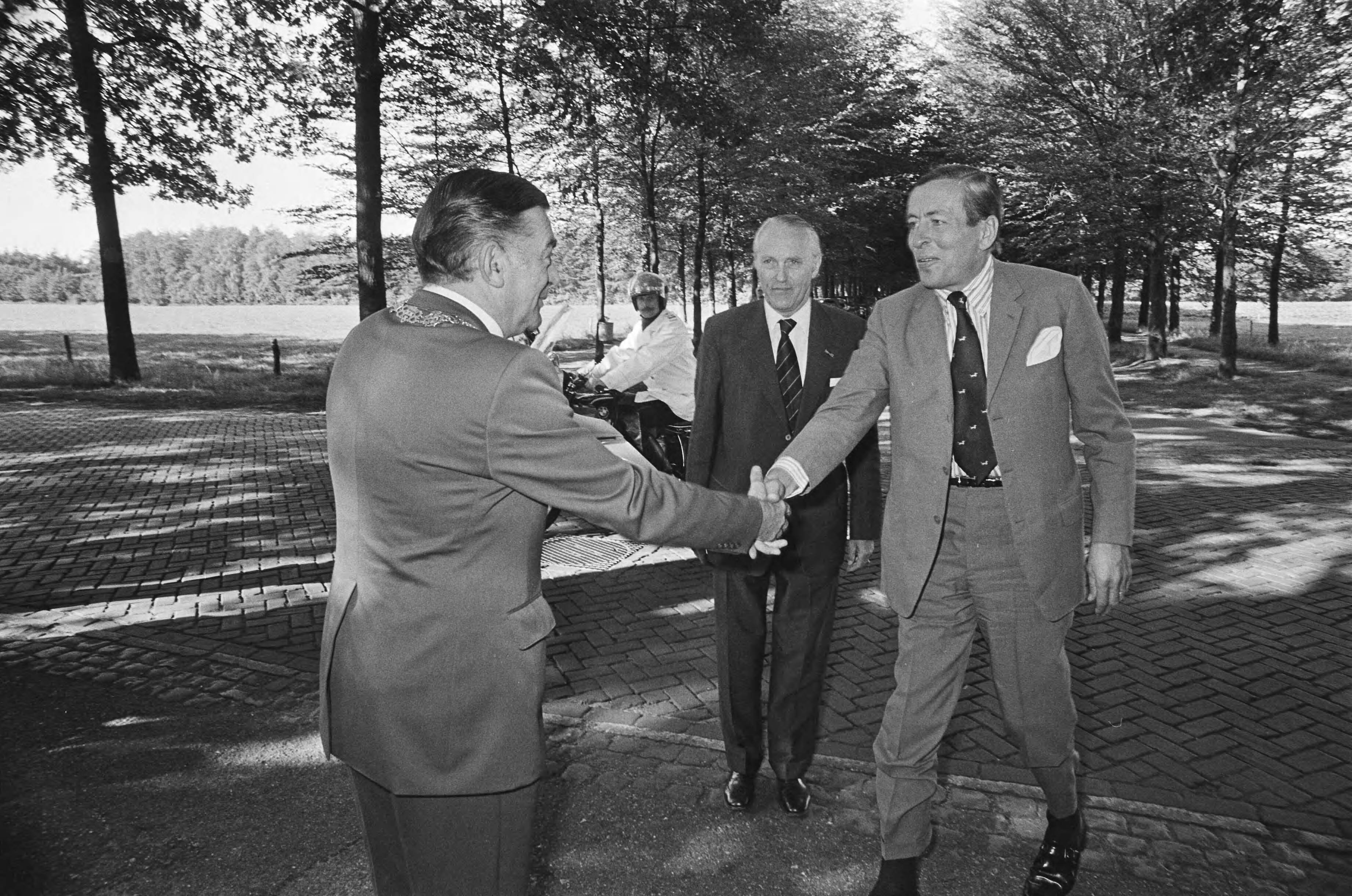 Fotocollectie Anefo — Prins Claus opent gerestaureerd kasteel Bouvigne te Breda — Foto: Suyk, Koen / Anefo. Licentie: Set B: Rechtenvrij / Publiek Domein. Bron: Nationaal Archief. http://hdl.handle.net/10648/aca294be-d0b4-102d-bcf8-003048976d84