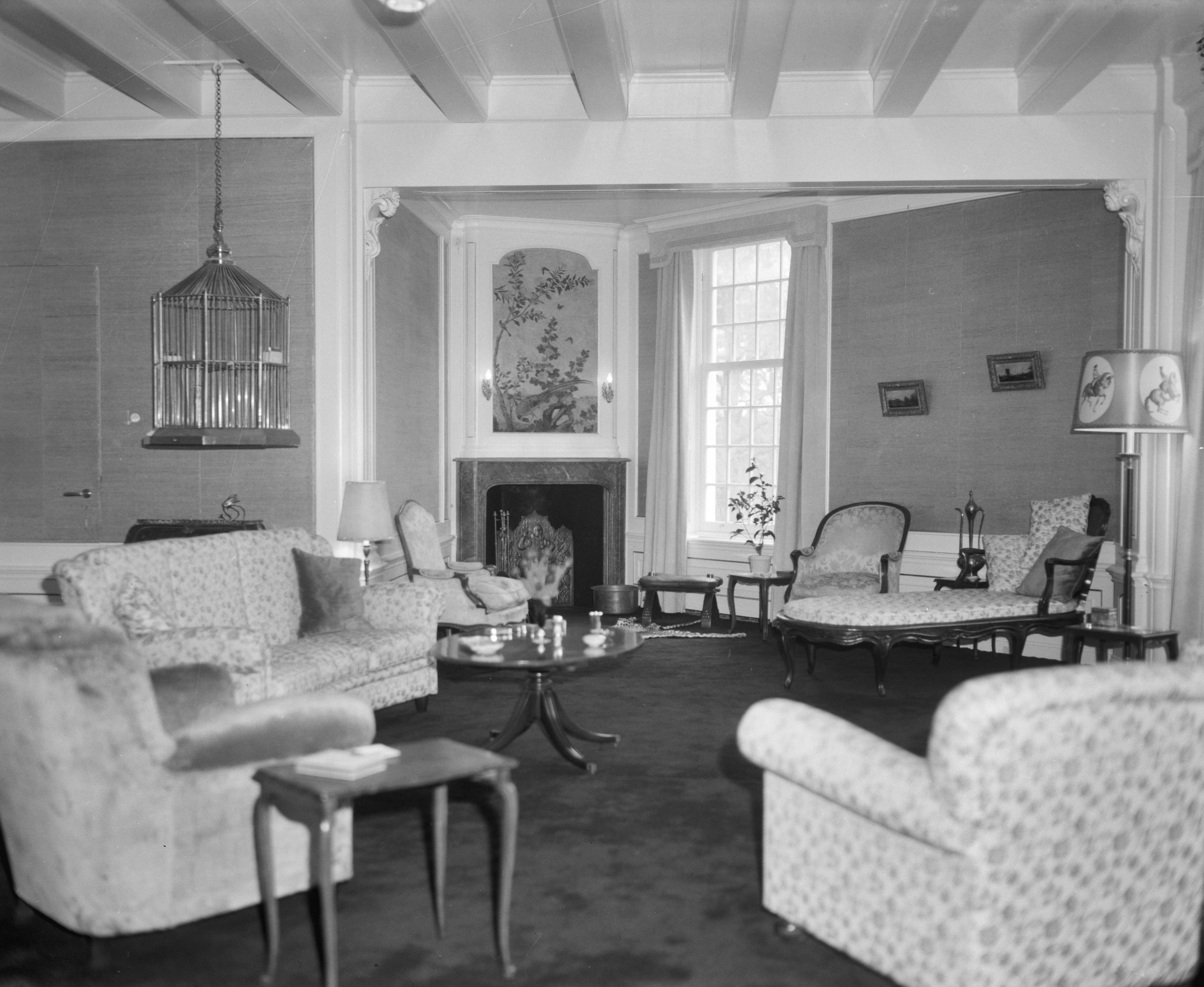 Fotocollectie Anefo — Interieur Slot Drakensteyn . De zitkamer — Foto: Bilsen, Joop van / Anefo. Licentie: Set B: Rechtenvrij / Publiek Domein. Bron: Nationaal Archief. http://hdl.handle.net/10648/aa306300-d0b4-102d-bcf8-003048976d84