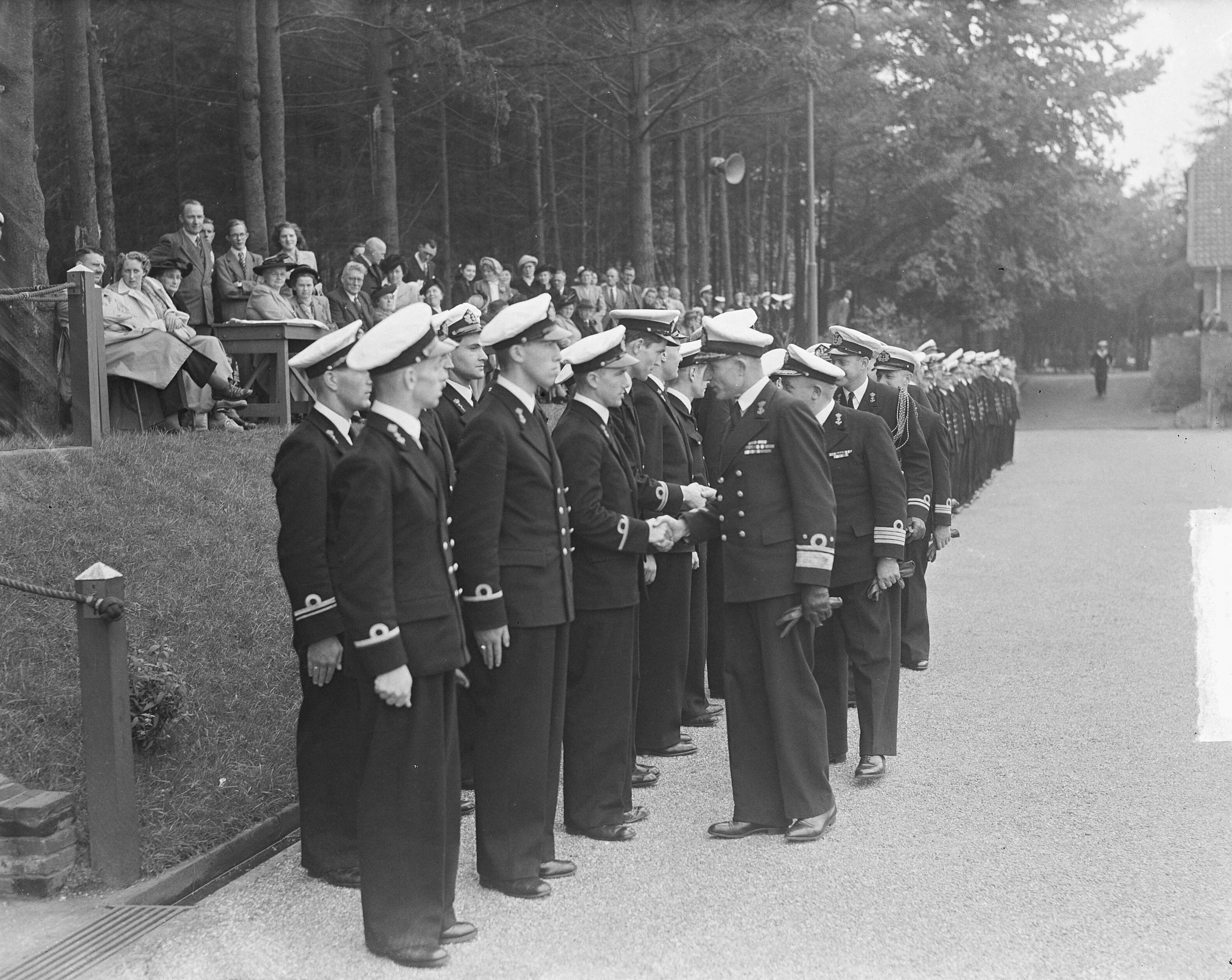Beëdiging MOC Hilversum — Foto: Winterbergen, Rolf / Anefo. — Licentie: Set B: Rechtenvrij / Publiek Domein. Bron: Nationaal Archief. http://hdl.handle.net/10648/a8ceb3ea-d0b4-102d-bcf8-003048976d84