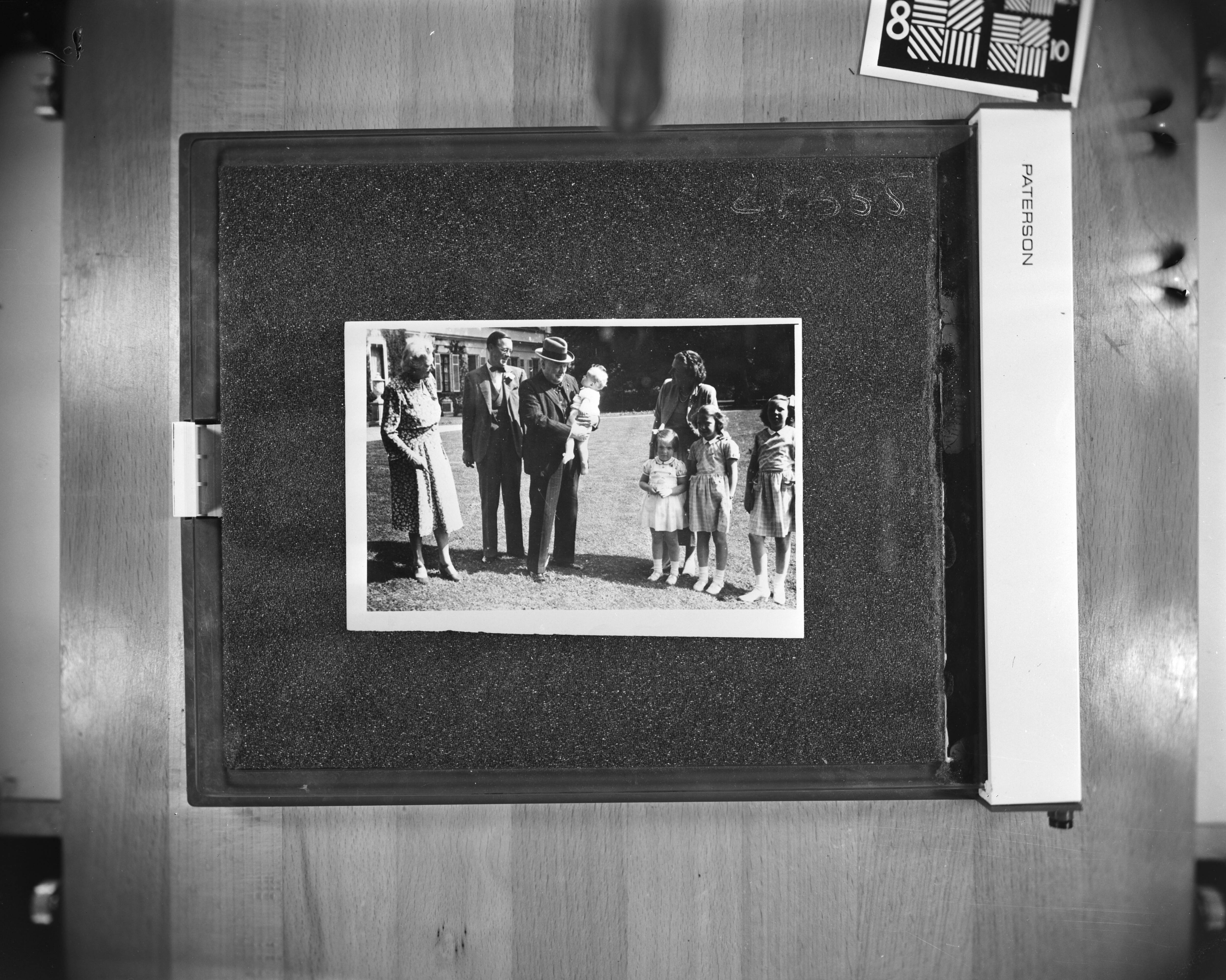 Fotocollectie Anefo — Churchill op Paleis Soestdijk — Foto: Oorschot, […] van / Anefo. Licentie: Set B: Rechtenvrij / Publiek Domein. Bron: Nationaal Archief. http://hdl.handle.net/10648/a8b67c26-d0b4-102d-bcf8-003048976d84