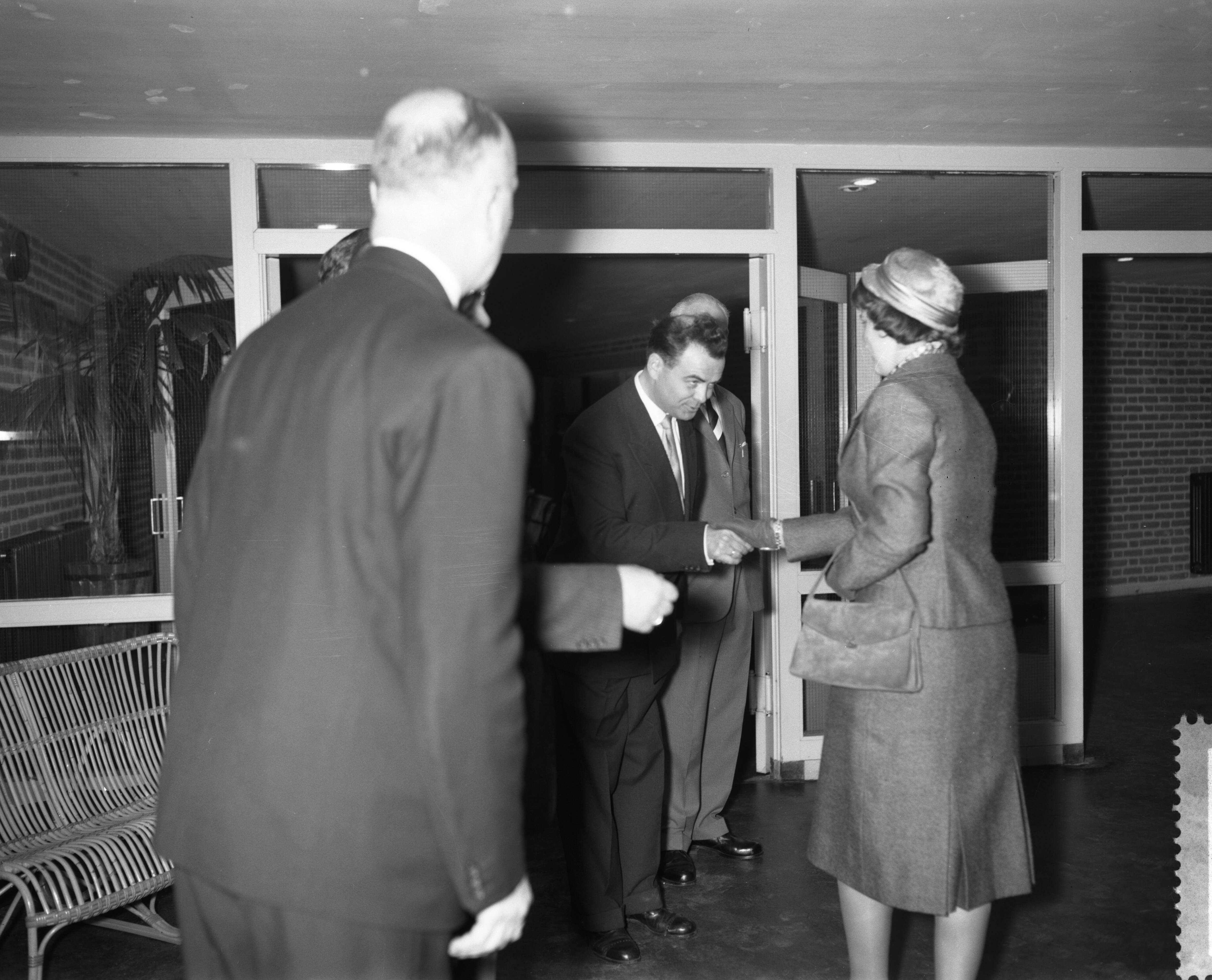 Fotocollectie Anefo — Prinses Irene bezoekt Marcuskerk in Utrecht, voorstellen in de kerk — Foto: Bilsen, Joop van / Anefo. Licentie: Set B: Rechtenvrij / Publiek Domein. Bron: Nationaal Archief. http://hdl.handle.net/10648/a9a1bc2c-d0b4-102d-bcf8-003048976d84