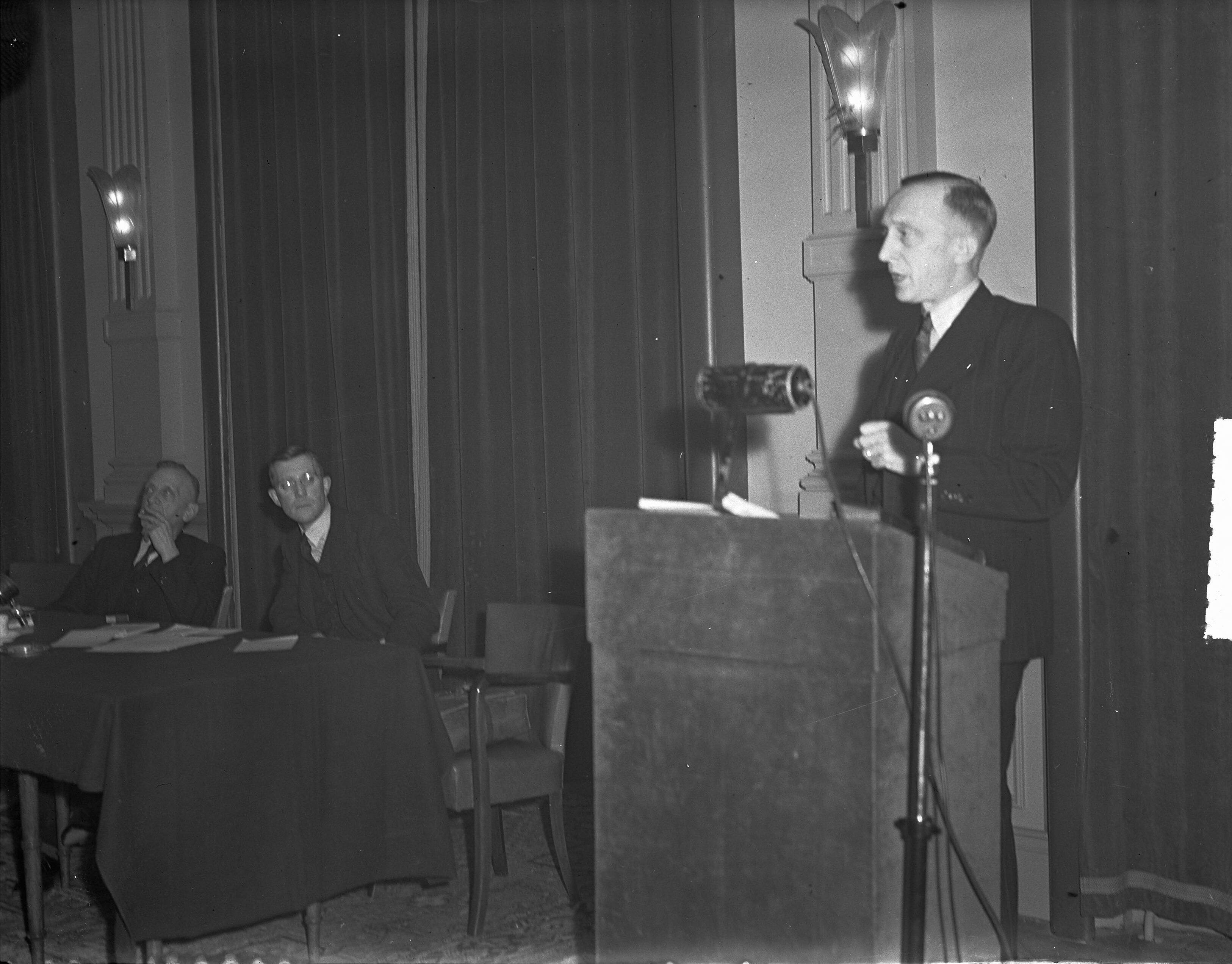 Fotocollectie Anefo — Conferentie Antirevolutionaire Partij te Scheveningen — Foto: Noske, J.D. / Anefo. Licentie: Set B: Rechtenvrij / Publiek Domein. Bron: Nationaal Archief. http://hdl.handle.net/10648/a8c096c0-d0b4-102d-bcf8-003048976d84