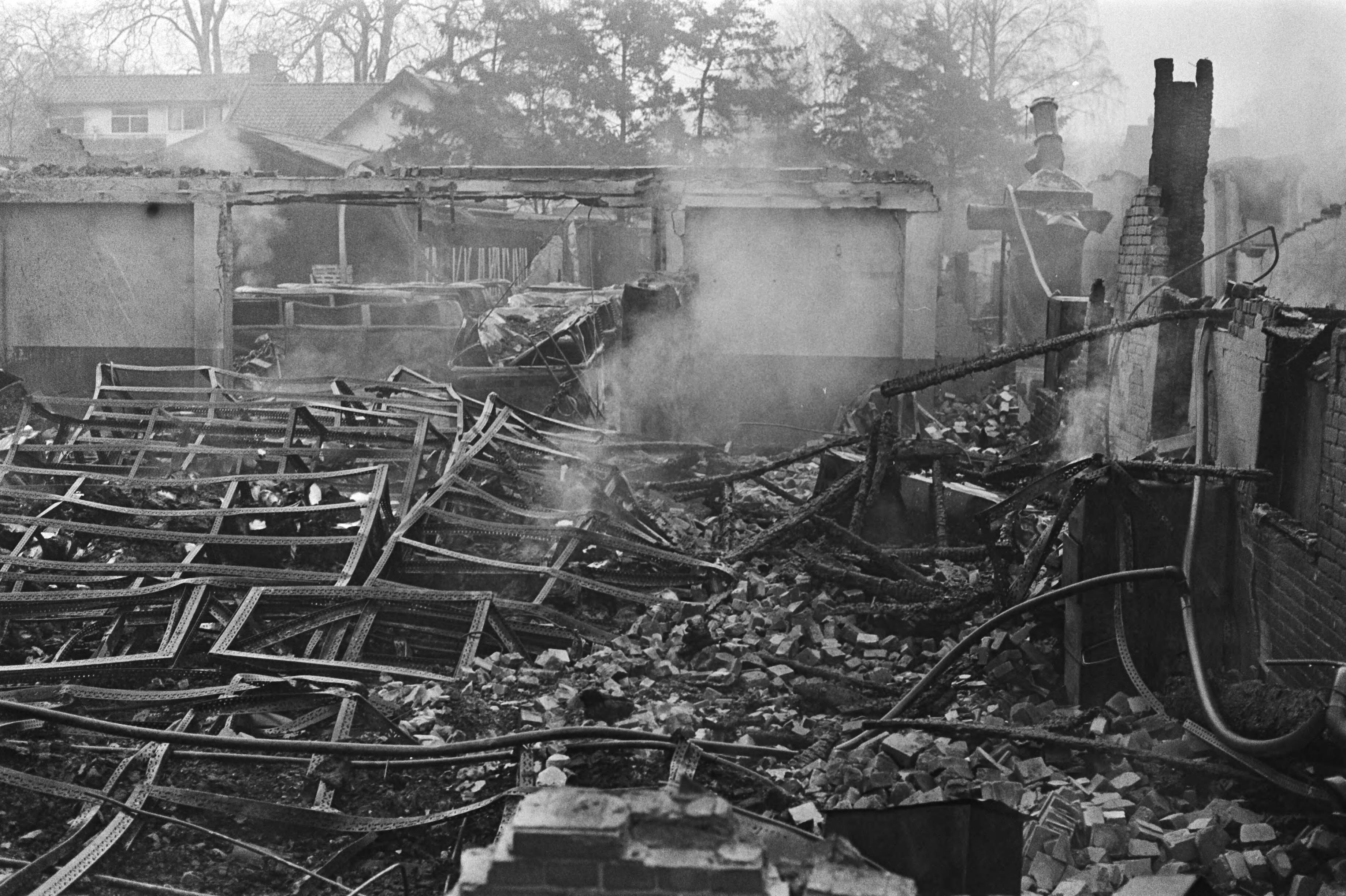 Magazijn van de Rijkspolitie in Driebergen door brand verwoest — Overzicht van de ravage — Foto: Peters, Hans / Anefo. Licentie: Set B: Rechtenvrij / Publiek Domein. Bron: Nationaal Archief. http://hdl.handle.net/10648/ac96753a-d0b4-102d-bcf8-003048976d84