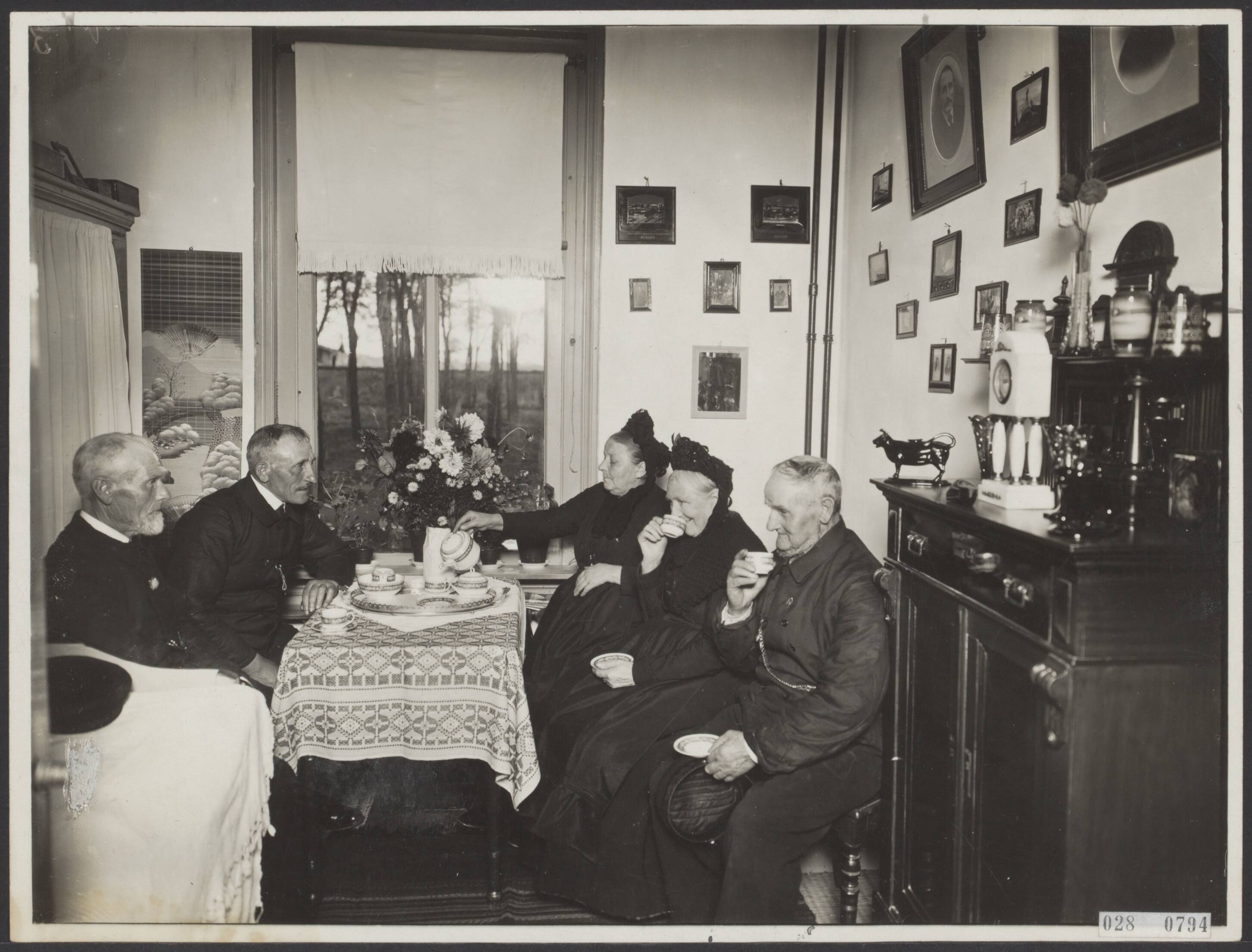 Fotocollectie Elsevier Binnenland — Prins Hendrik Stichting te Egmond aan Zee, waar oude zeelieden verpleegd worden. — Foto: N.V. Vereenigde Fotobureaux. Licentie: Set B: Rechtenvrij / Publiek Domein. Bron: Nationaal Archief. http://hdl.handle.net/10648/addede78-d0b4-102d-bcf8-003048976d84