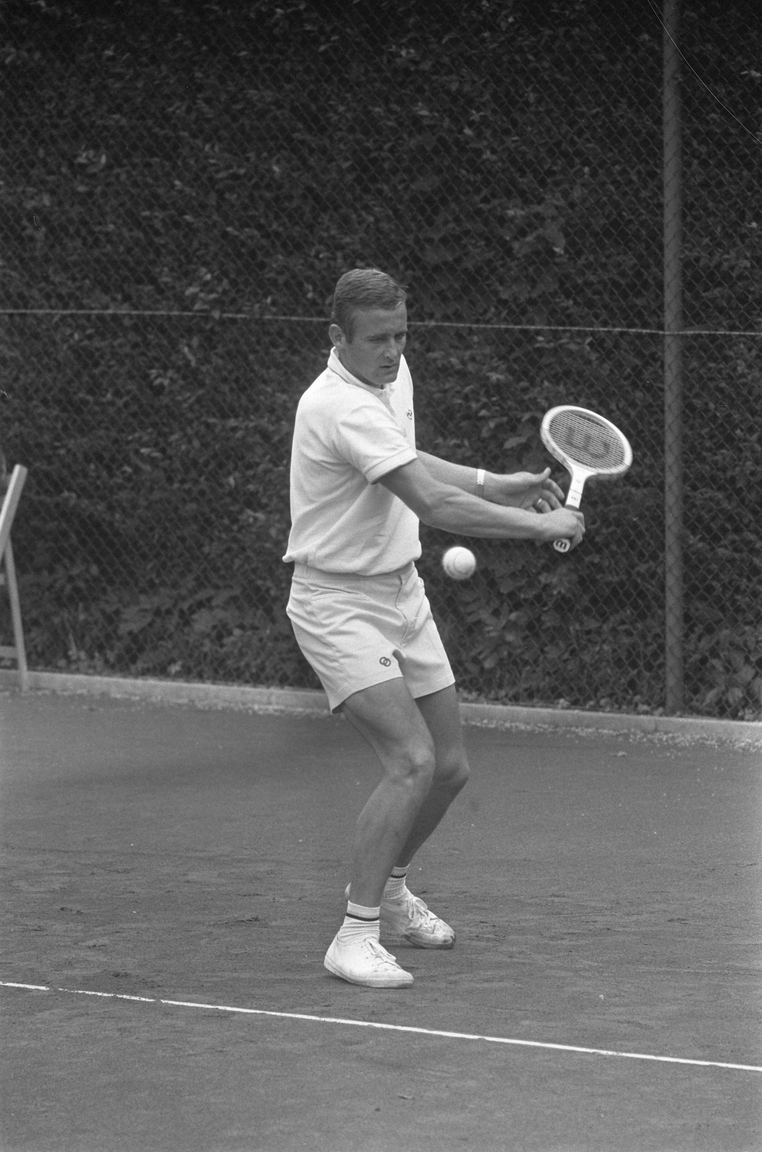 Fotocollectie Anefo — Internationale tenniskampioenschappen Melkhuisje te Hilversum — Foto: Peters, Hans / Anefo. Licentie: Set B: Rechtenvrij / Publiek Domein. Bron: Nationaal Archief. http://hdl.handle.net/10648/abf0a77c-d0b4-102d-bcf8-003048976d84