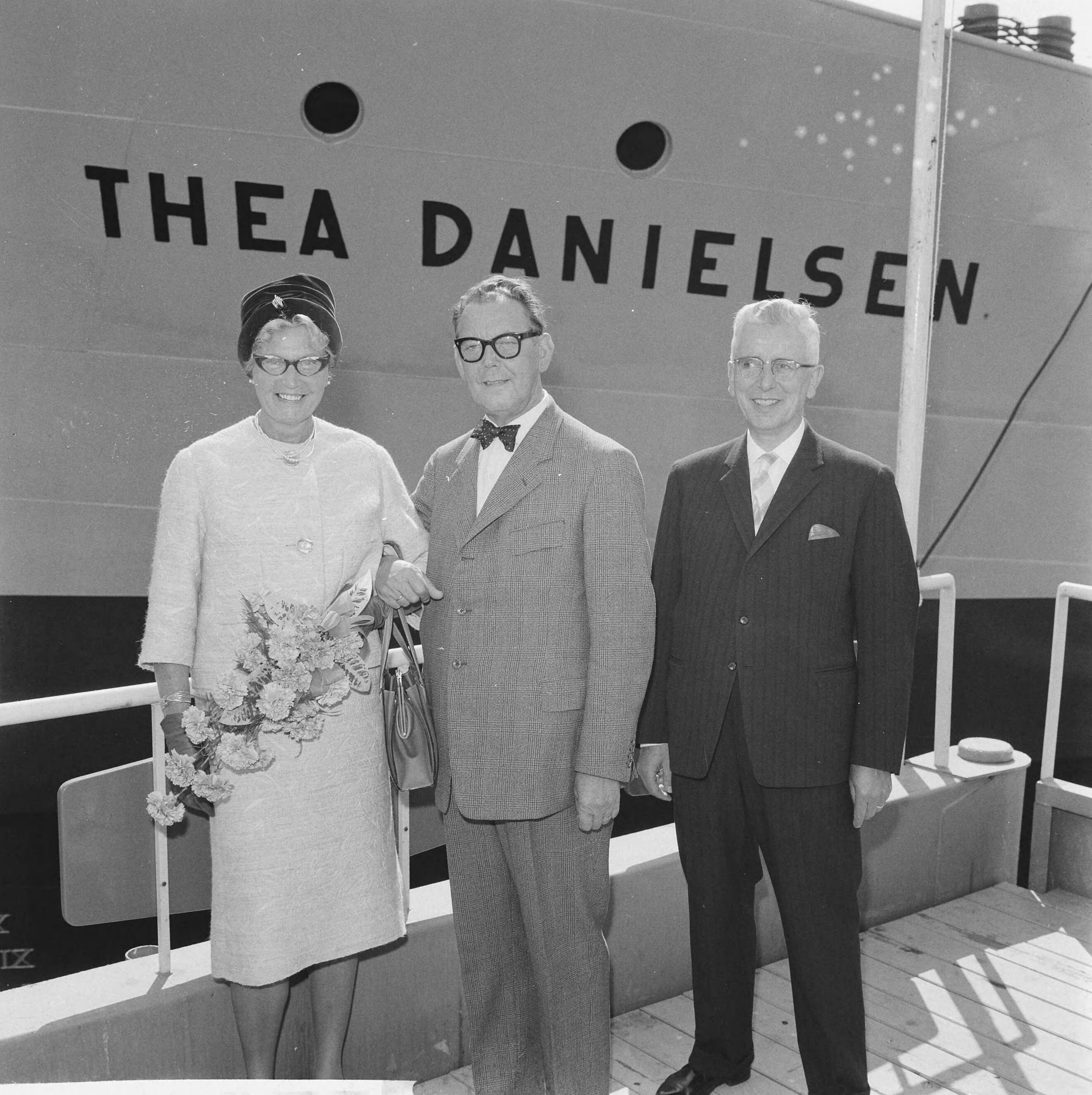 Fotocollectie Anefo — Tewaterlating "Thea Danielsen" (opdracht Zaanlandsche Scheepsbouw Maatschappij) — Foto: Koch, Eric / Anefo. Licentie: Set B: Rechtenvrij / Publiek Domein. Bron: Nationaal Archief. http://hdl.handle.net/10648/aa15ca2c-d0b4-102d-bcf8-003048976d84