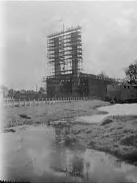 Fotocollectie Anefo — Bouw Fonteinkerk in Voorburg — Foto: Behrens, Herbert F. / Anefo. Licentie: Set B: Rechtenvrij / Publiek Domein. Bron: Nationaal Archief. http://hdl.handle.net/10648/a9692cae-d0b4-102d-bcf8-003048976d84