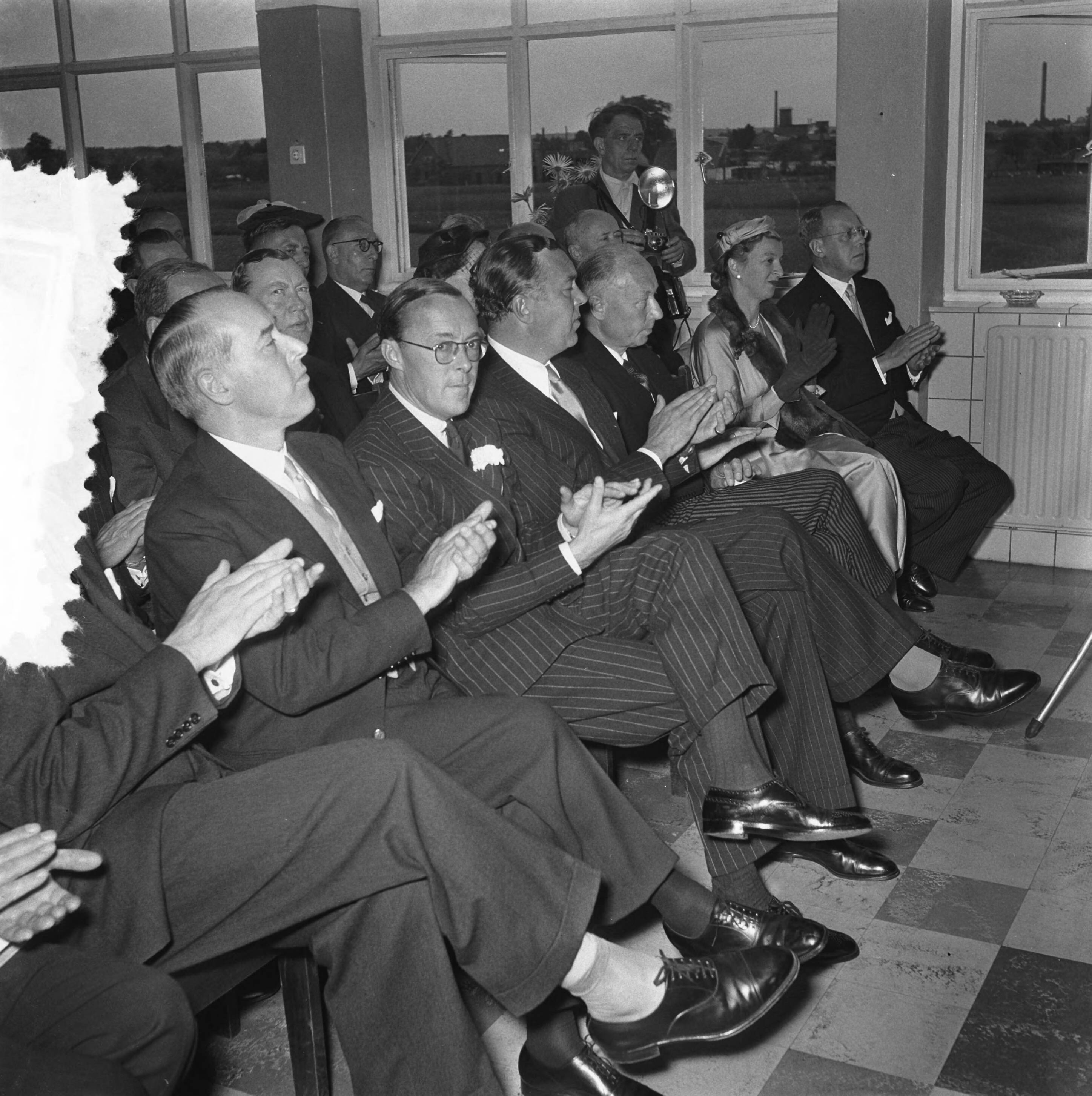 Prins Bernhard en Prins Bertil (Zweden) openen de SKF fabriek in Veenendaal — Foto: Noske, J.D. / Anefo. — Licentie: Set B: Rechtenvrij / Publiek Domein. Bron: Nationaal Archief. http://hdl.handle.net/10648/a9236412-d0b4-102d-bcf8-003048976d84