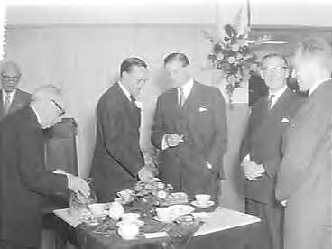 Fotocollectie Anefo — Opening cellophaanfabriek van de Hollandse Kunstzijde Industrie te Breda door prins Bernhard — Foto: Pot, Harry / Anefo. Licentie: Set B: Rechtenvrij / Publiek Domein. Bron: Nationaal Archief. http://hdl.handle.net/10648/a96845aa-d0b4-102d-bcf8-003048976d84