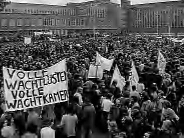 Fotocollectie Anefo — Demonstratie tegen onderwijsbeleid van kabinet Biesheuvel in Den Haag — Foto: Peters, Hans / Anefo. Licentie: Set B: Rechtenvrij / Publiek Domein. Bron: Nationaal Archief. http://hdl.handle.net/10648/abd04ac2-d0b4-102d-bcf8-003048976d84
