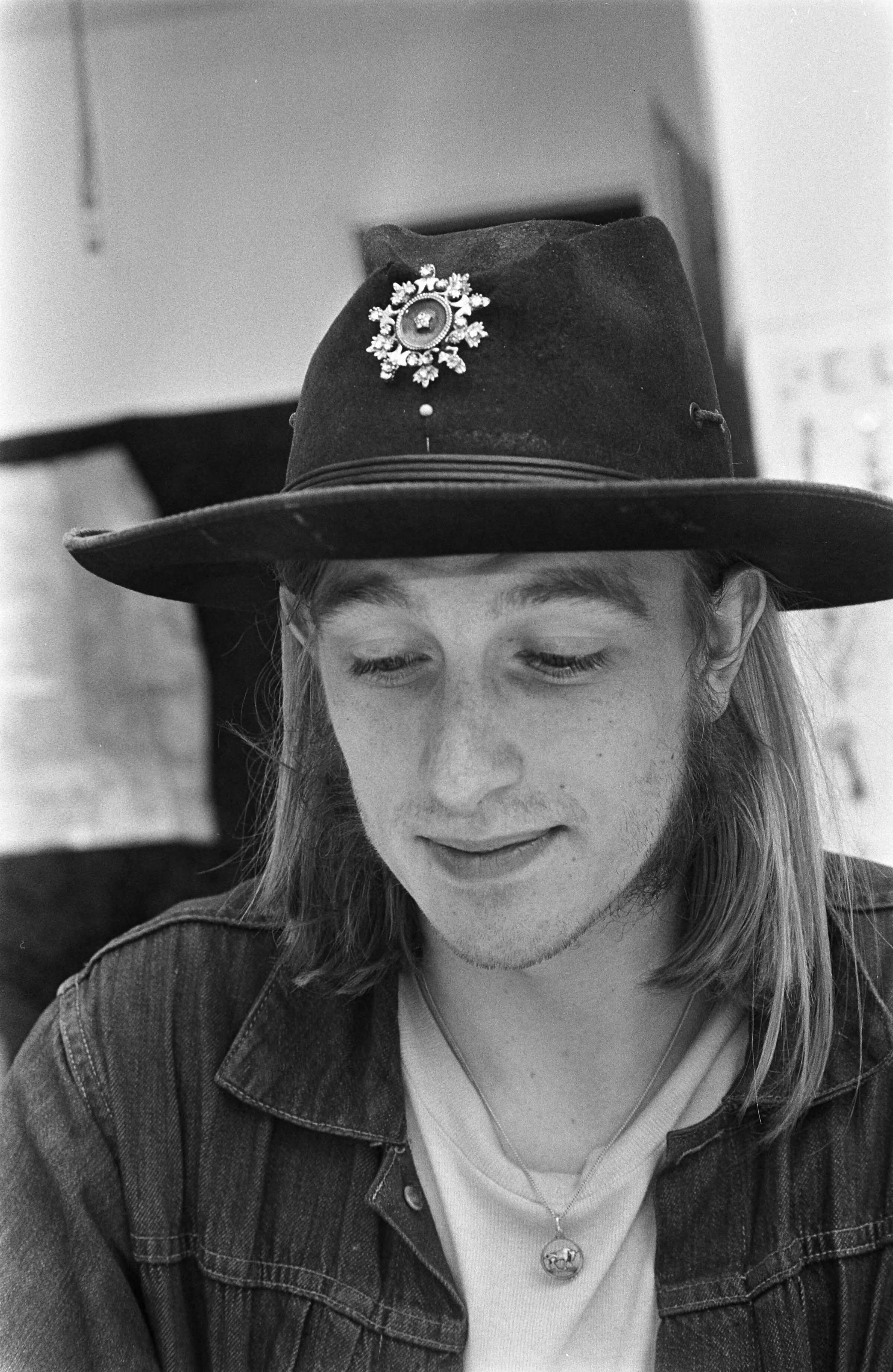 Fotocollectie Anefo — Fantasio II in Haarlemmerhouttuinen, Koost Zwart — Foto: Mieremet, Rob / Anefo. Licentie: Set B: Rechtenvrij / Publiek Domein. Bron: Nationaal Archief. http://hdl.handle.net/10648/ab9c51a4-d0b4-102d-bcf8-003048976d84
