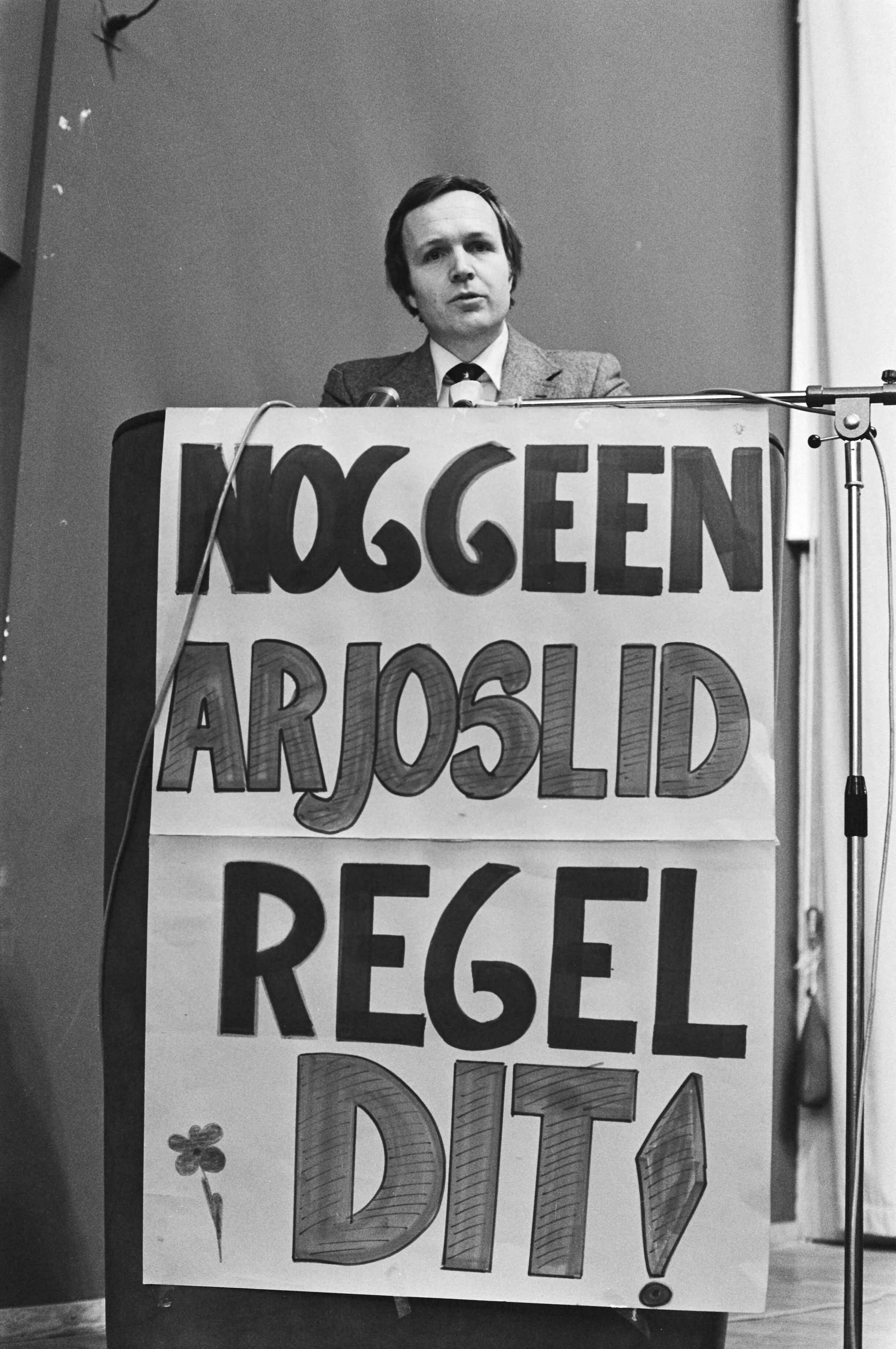 Fotocollectie Anefo — Congres Arjos (AR Jongeren) Den Haag — Foto: Mieremet, Rob / Anefo. Licentie: Set B: Rechtenvrij / Publiek Domein. Bron: Nationaal Archief. http://hdl.handle.net/10648/ac7fa2ce-d0b4-102d-bcf8-003048976d84