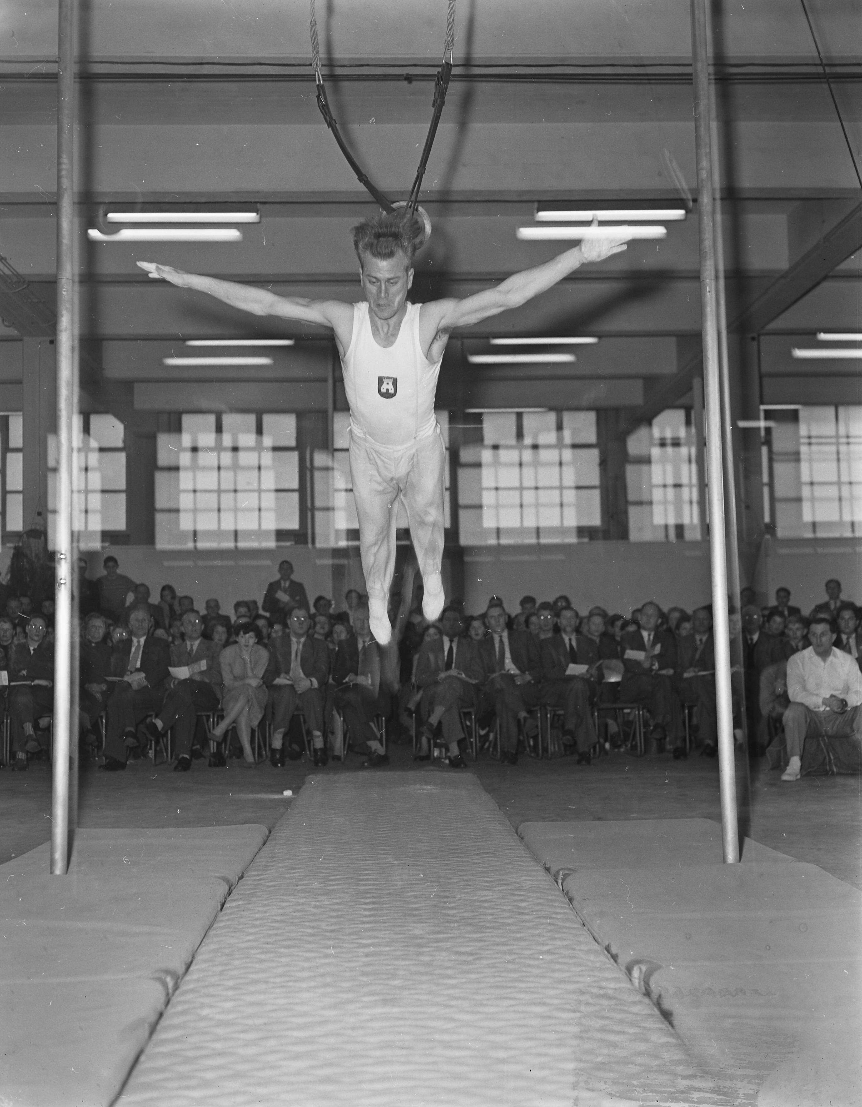 Fotocollectie Anefo — Nederlandse kampioenschappen Turnen heren te Utrecht. Winnaar Klaas Boot (De Halter, Alkmaar) — Foto: Pot, Harry / Anefo. Licentie: Set B: Rechtenvrij / Publiek Domein. Bron: Nationaal Archief. http://hdl.handle.net/10648/a9418384-d0b4-102d-bcf8-003048976d84