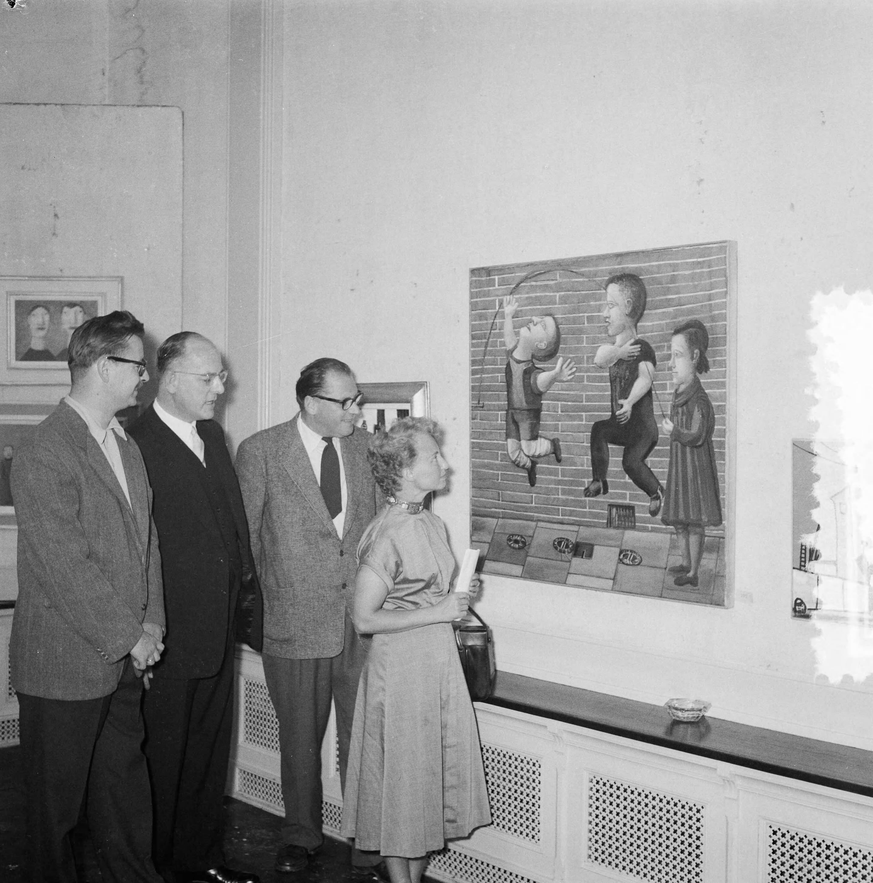 Fotocollectie Anefo — Uitreiking Jacob Marisprijs te Den Haag. Vlnr. Co Westerik, de Haagse burgemeester Schokking , Willem Hussen , Jeny Dalenoord bij het schilderij "Touwtje springen" van Westerik — Foto: Behrens, Herbert F. / Anefo. Licentie: Set B: Rechtenvrij / Publiek Domein. Bron: Nationaal Archief. http://hdl.handle.net/10648/a938efda-d0b4-102d-bcf8-003048976d84