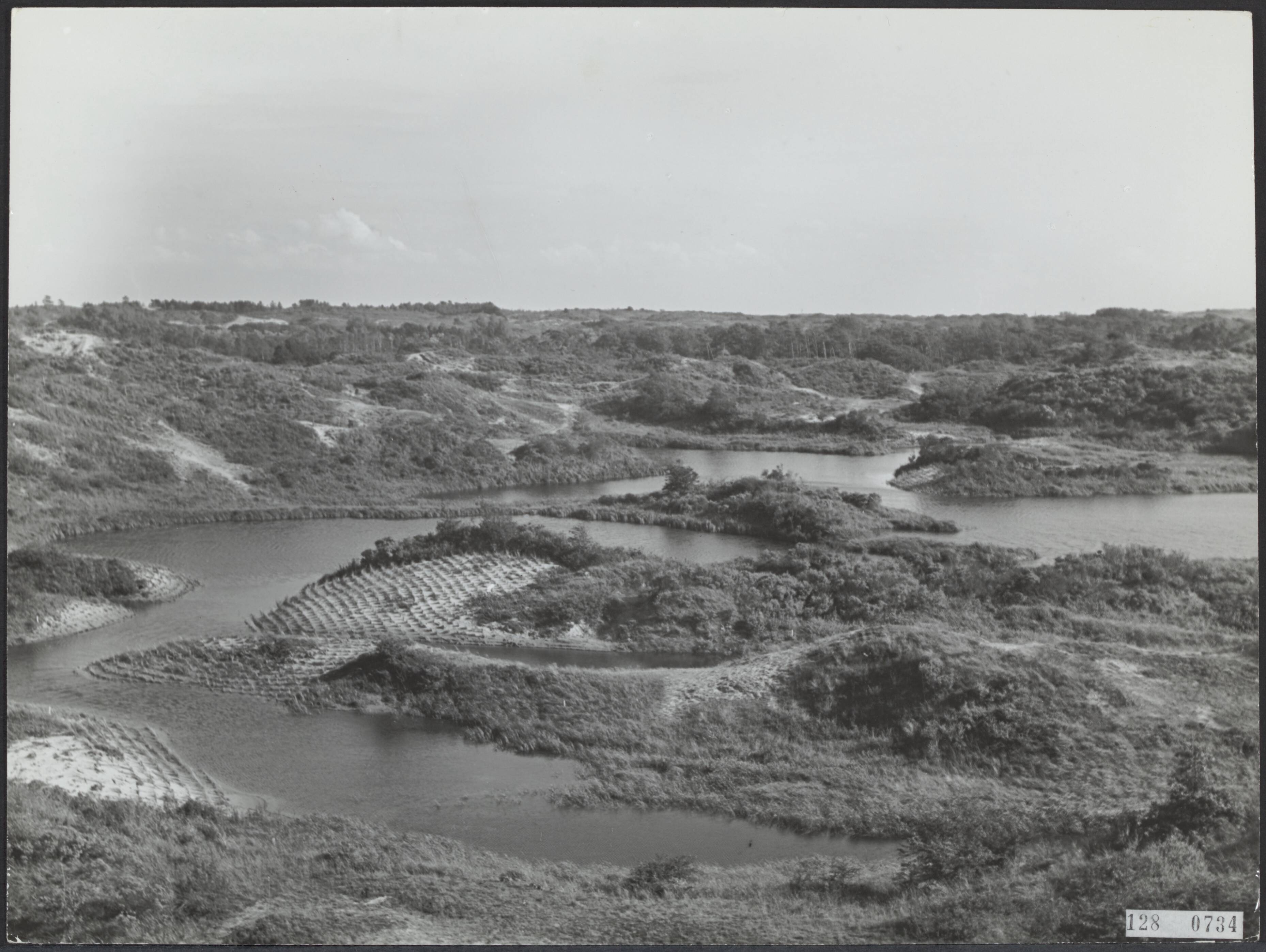 Landschappen, duinen [RVD] — Duinmeer [Duinwaterleiding Den Haag] — Foto: Fotodienst Gemeente Den Haag. Licentie: Set B: Rechtenvrij / Publiek Domein. Bron: Nationaal Archief. http://hdl.handle.net/10648/af43a8c0-d0b4-102d-bcf8-003048976d84