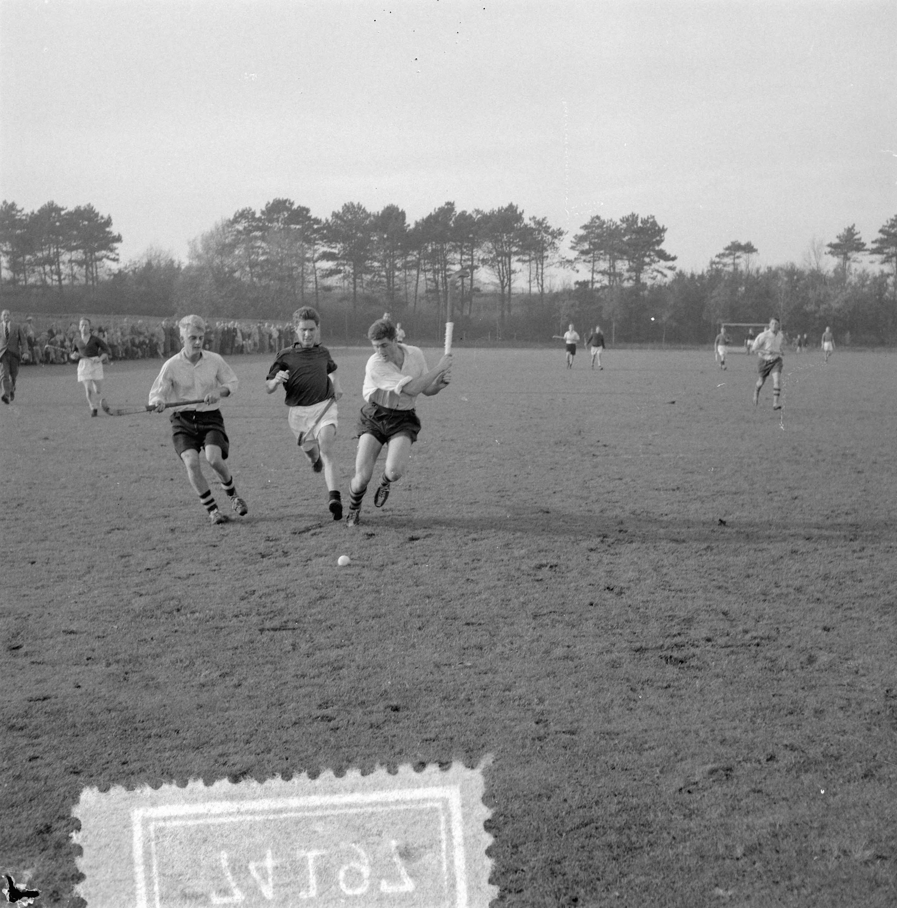 Fotocollectie Anefo — Hockey. Togo tegen Laren 1-2. Spelmoment — Foto: Behrens, Herbert F. / Anefo. Licentie: Set B: Rechtenvrij / Publiek Domein. Bron: Nationaal Archief. http://hdl.handle.net/10648/a93e4c64-d0b4-102d-bcf8-003048976d84