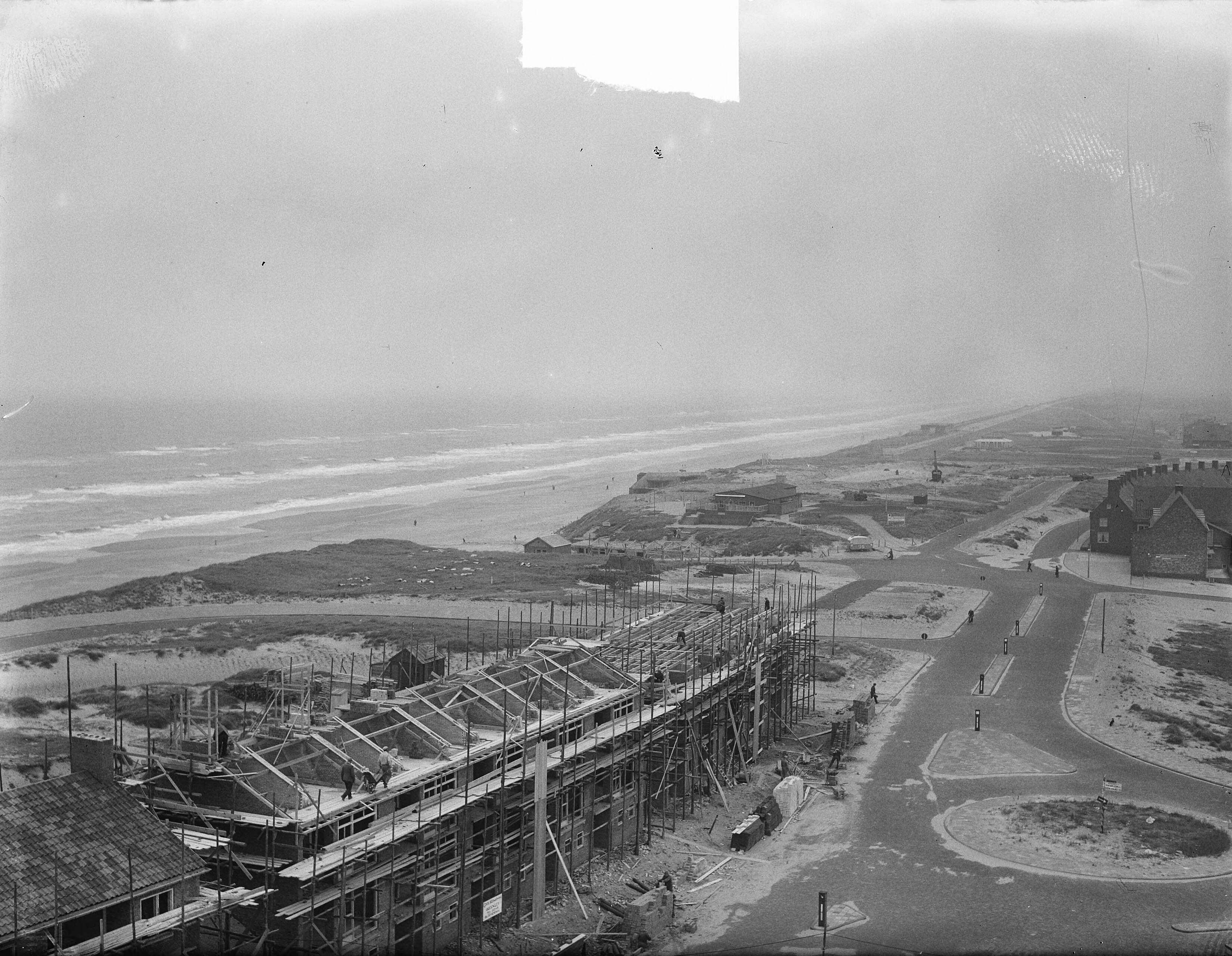 Zandvoort. Opname vanuit Watertoren — Zandvoort. Opname vanuit Watertoren en overzichten — Foto: Pot, Harry / Anefo. Licentie: Set B: Rechtenvrij / Publiek Domein. Bron: Nationaal Archief. http://hdl.handle.net/10648/a8e0382c-d0b4-102d-bcf8-003048976d84