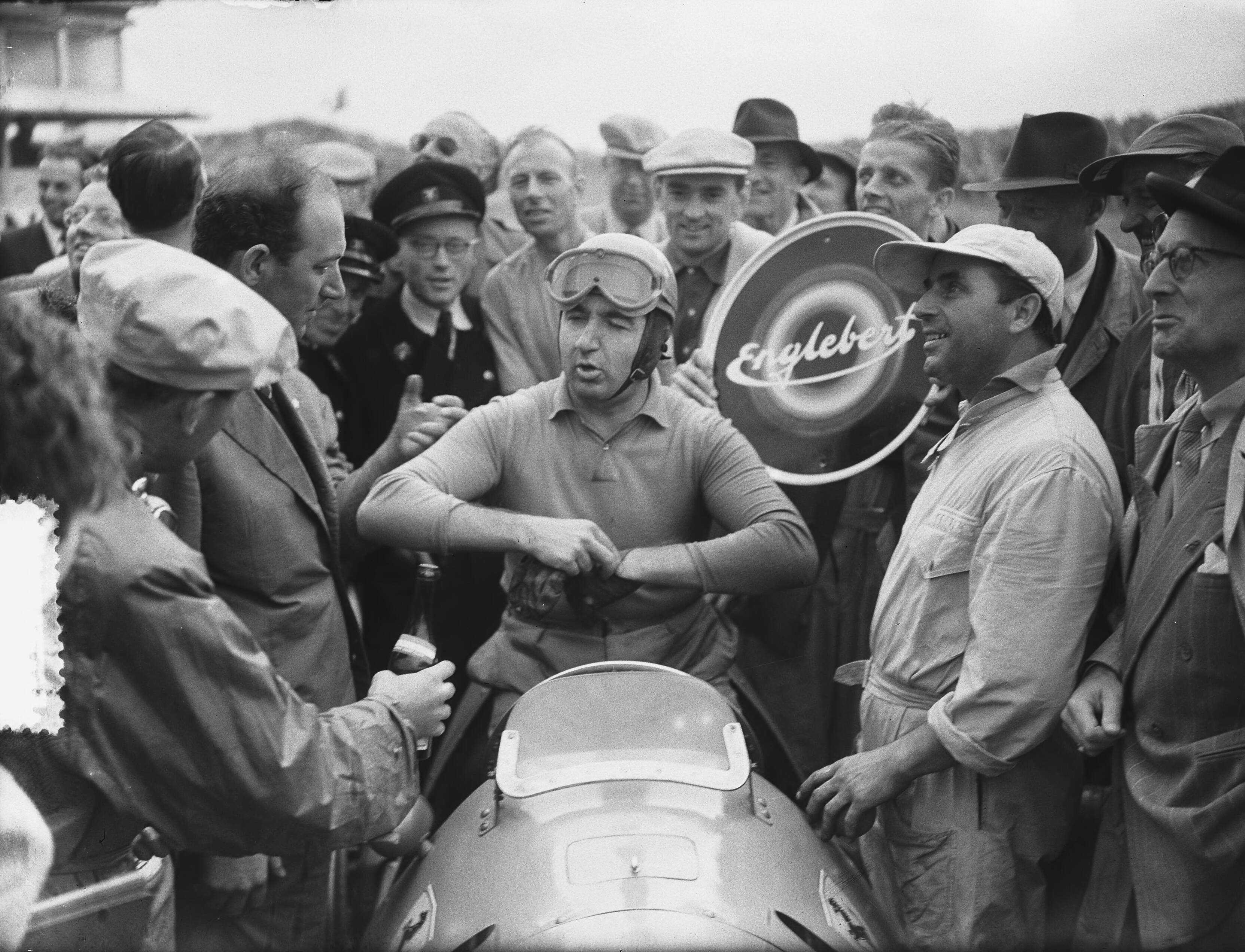 Grote Prijs van Nederland 1952 — Grote Prijs van Nederland op het circuit van Zandvoort. Winnaar Alberto Ascari in zijn Ferrrari 500 — Foto: Bilsen, Joop van / Anefo. Licentie: Set B: Rechtenvrij / Publiek Domein. Bron: Nationaal Archief. http://hdl.handle.net/10648/a8fe72e2-d0b4-102d-bcf8-003048976d84