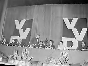 Fotocollectie Anefo — VVD-jaarvergadering te Maastricht — Foto: Nijs, Jac. de / Anefo. Licentie: Set B: Rechtenvrij / Publiek Domein. Bron: Nationaal Archief. http://hdl.handle.net/10648/ab3c0132-d0b4-102d-bcf8-003048976d84