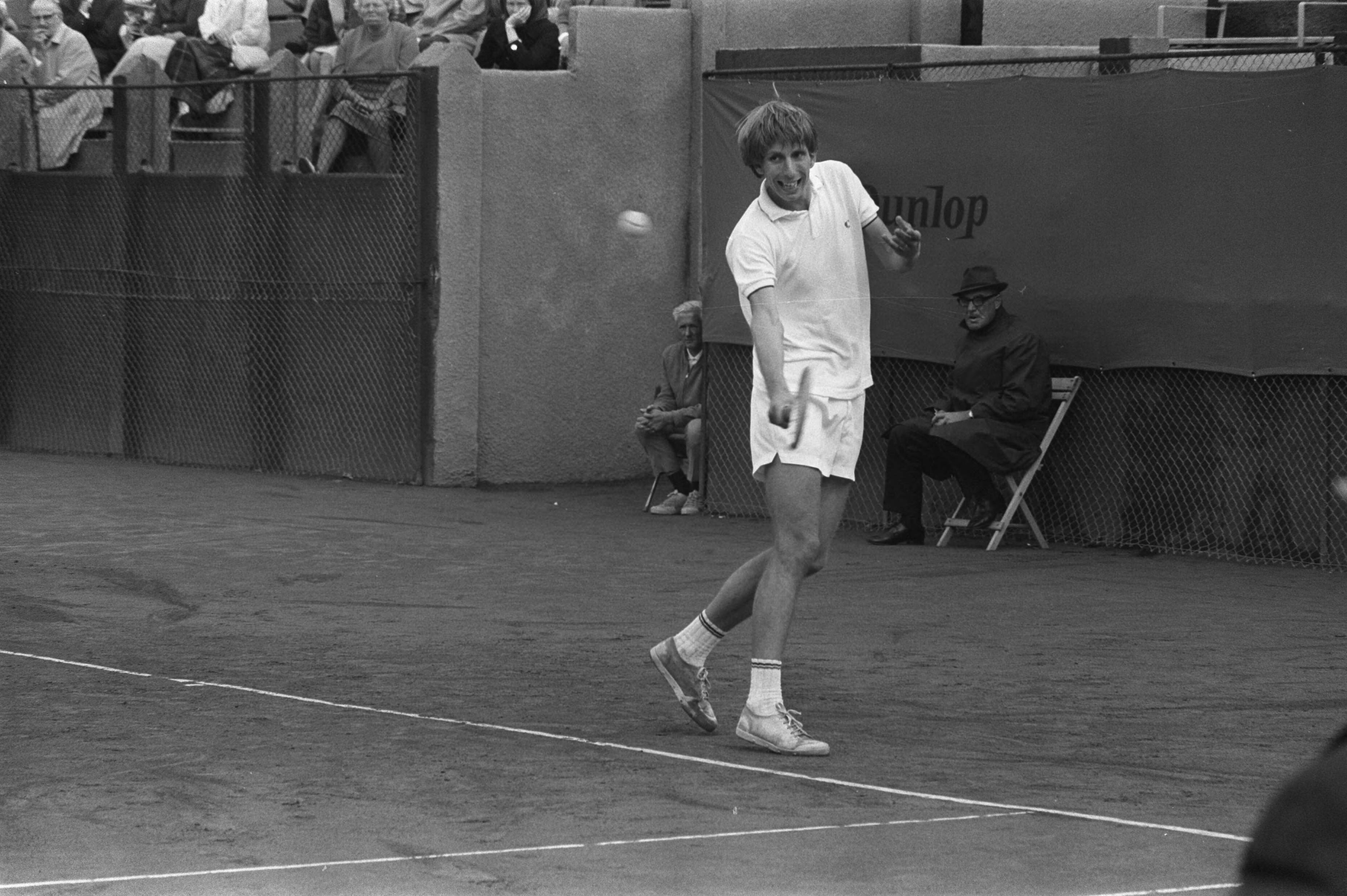 Fotocollectie Anefo — Nationale kampioenschappen, Scheveningen, vervolg 237490; Schneider in aktie — Foto: Mieremet, Rob / Anefo. Licentie: Set B: Rechtenvrij / Publiek Domein. Bron: Nationaal Archief. http://hdl.handle.net/10648/ab9fff52-d0b4-102d-bcf8-003048976d84