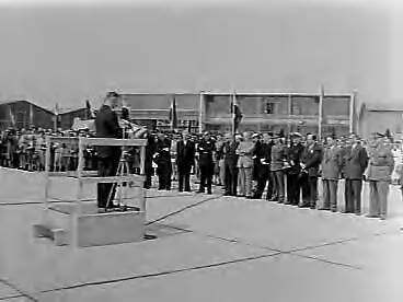 Fotocollectie Anefo — Prins Bernhard opent vliegschool op Eelde — Foto: Rossem, Wim van / Anefo. Licentie: Set B: Rechtenvrij / Publiek Domein. Bron: Nationaal Archief. http://hdl.handle.net/10648/a95fa012-d0b4-102d-bcf8-003048976d84