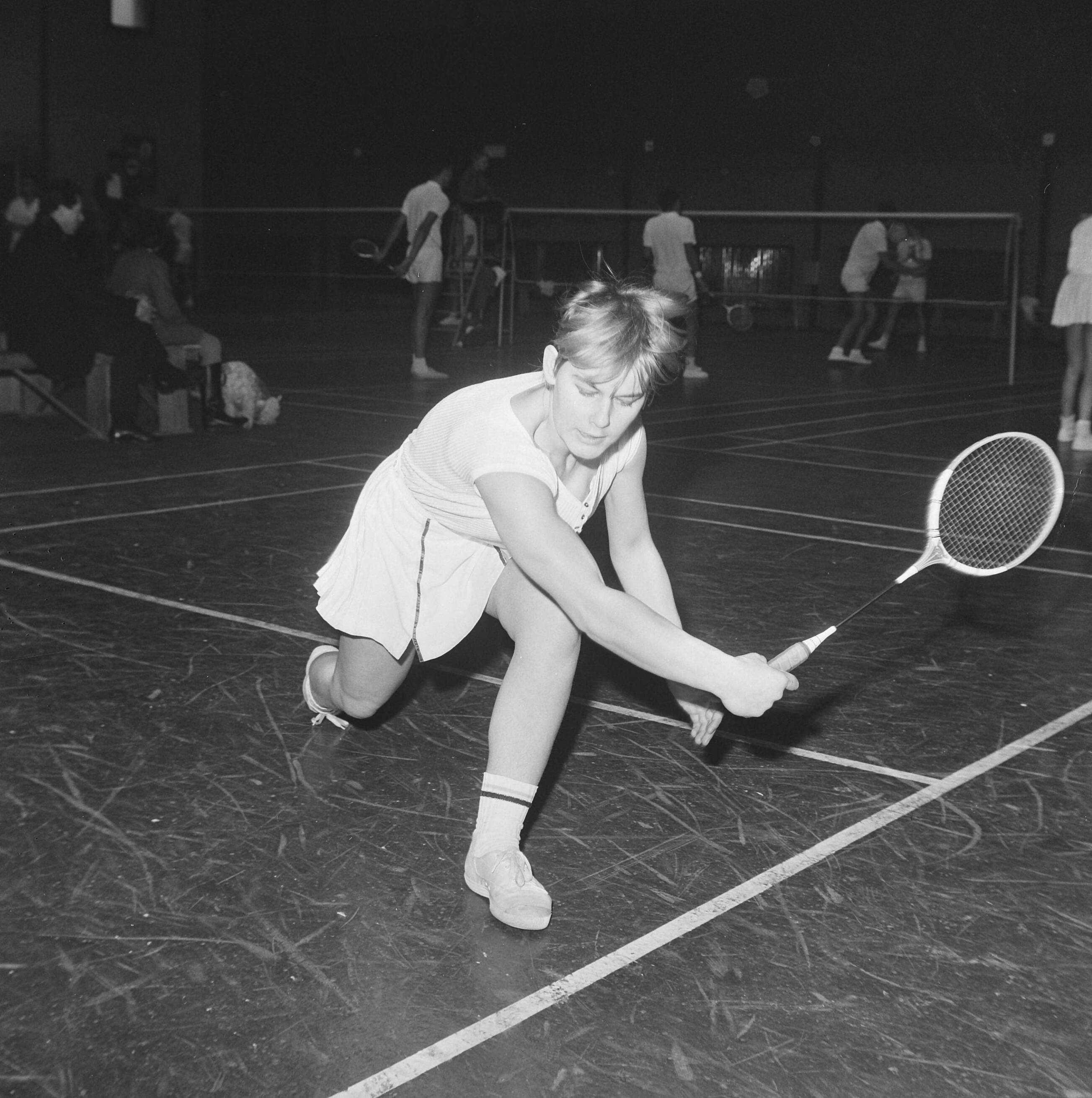 Fotocollectie Anefo — Badmintontoernooi te Haarlem, Agnes Geene in aktie — Foto: Koch, Eric / Anefo. Licentie: Set B: Rechtenvrij / Publiek Domein. Bron: Nationaal Archief. http://hdl.handle.net/10648/ab0c598c-d0b4-102d-bcf8-003048976d84