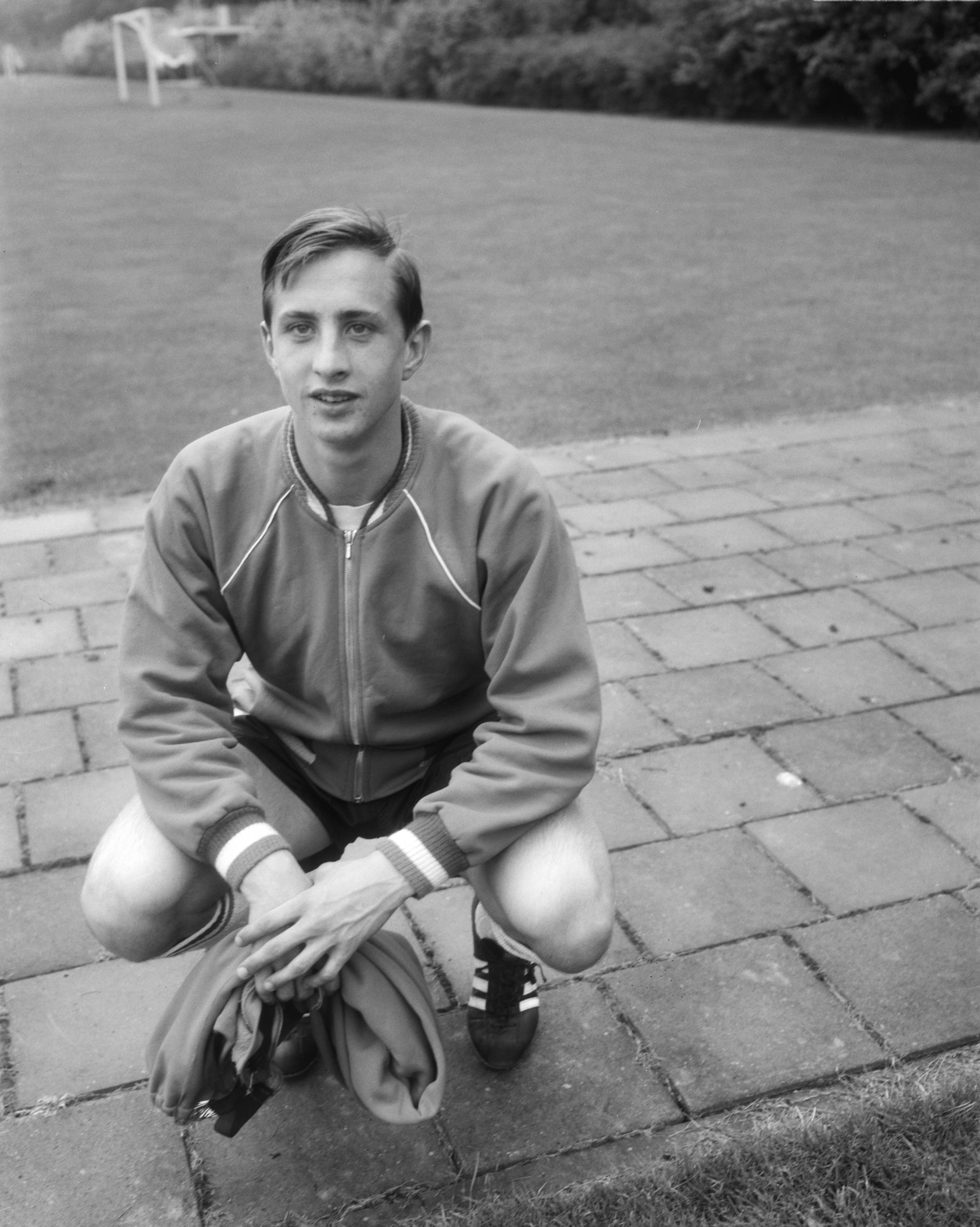 Training van het Nederlands voetbalelftal op het KNVB-sportcentrum te Zeist — Johan Cruijff, speler van Ajax — Foto: Bilsen, Joop van / Anefo. Licentie: Set B: Rechtenvrij / Publiek Domein. Bron: Nationaal Archief. http://hdl.handle.net/10648/aafa49d6-d0b4-102d-bcf8-003048976d84