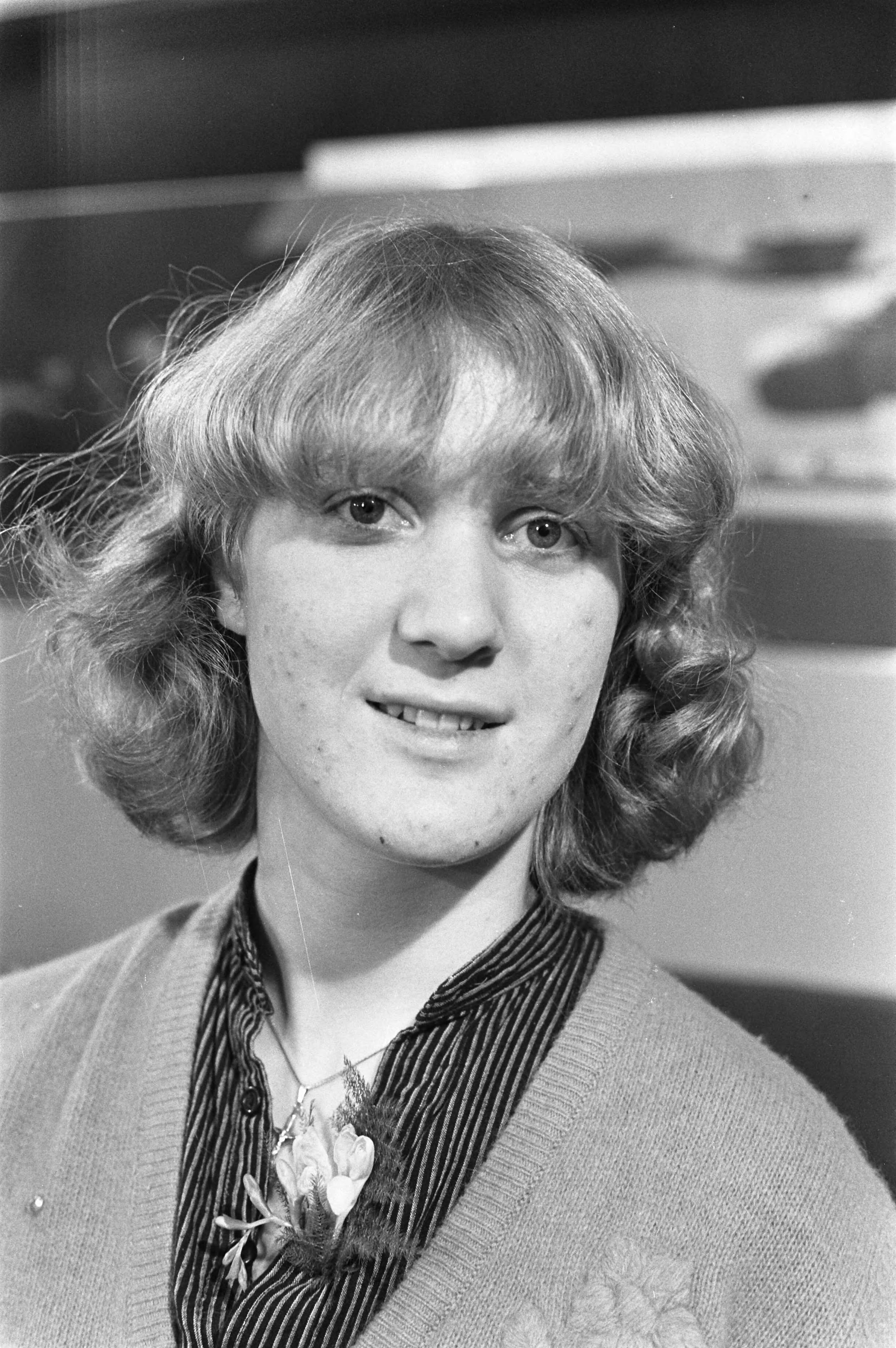Fotocollectie Anefo — Op Schiphol keerde vanmorgen de judodamesploeg terug uit wereldkampioene. Wereldkampioene categorie tot 61 kg, Anita Staps — Foto: Croes, Rob C. / Anefo. Licentie: Set B: Rechtenvrij / Publiek Domein. Bron: Nationaal Archief. http://hdl.handle.net/10648/acef40e8-d0b4-102d-bcf8-003048976d84