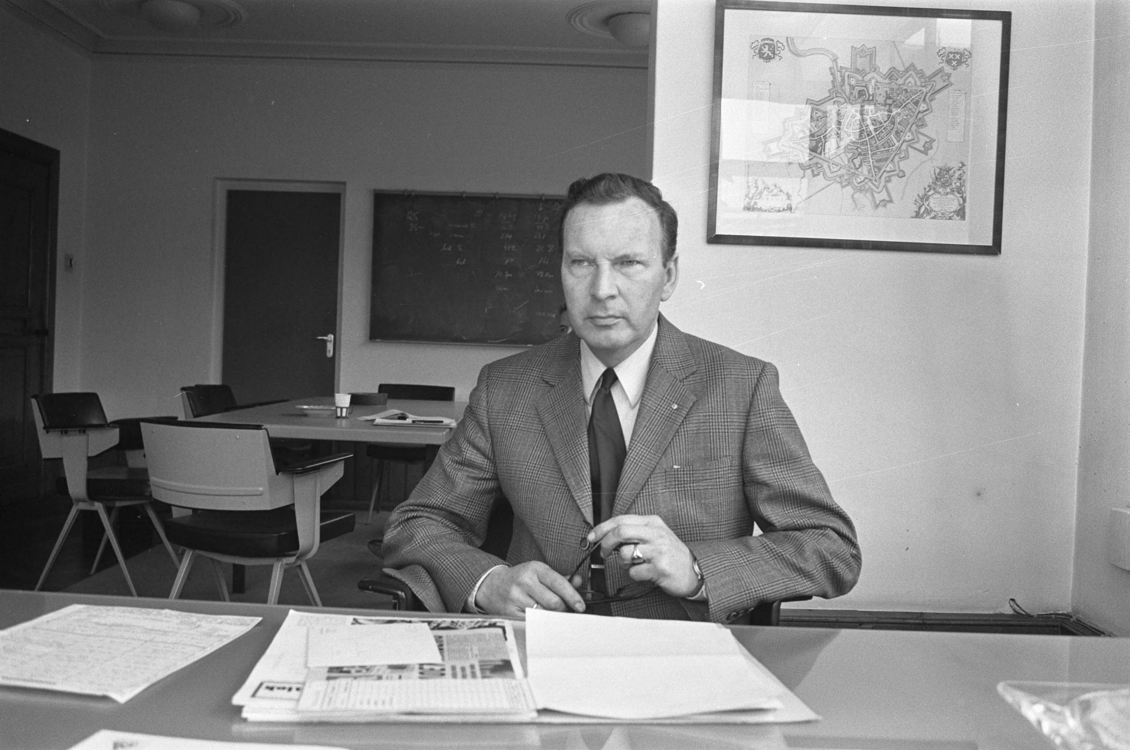 Fotocollectie Anefo — ENKA (onderdeel van AKZO) te Breda stopt produktie; exterieur van fabriek — Foto: Peters, Hans / Anefo. Licentie: Set B: Rechtenvrij / Publiek Domein. Bron: Nationaal Archief. http://hdl.handle.net/10648/abe65c5e-d0b4-102d-bcf8-003048976d84