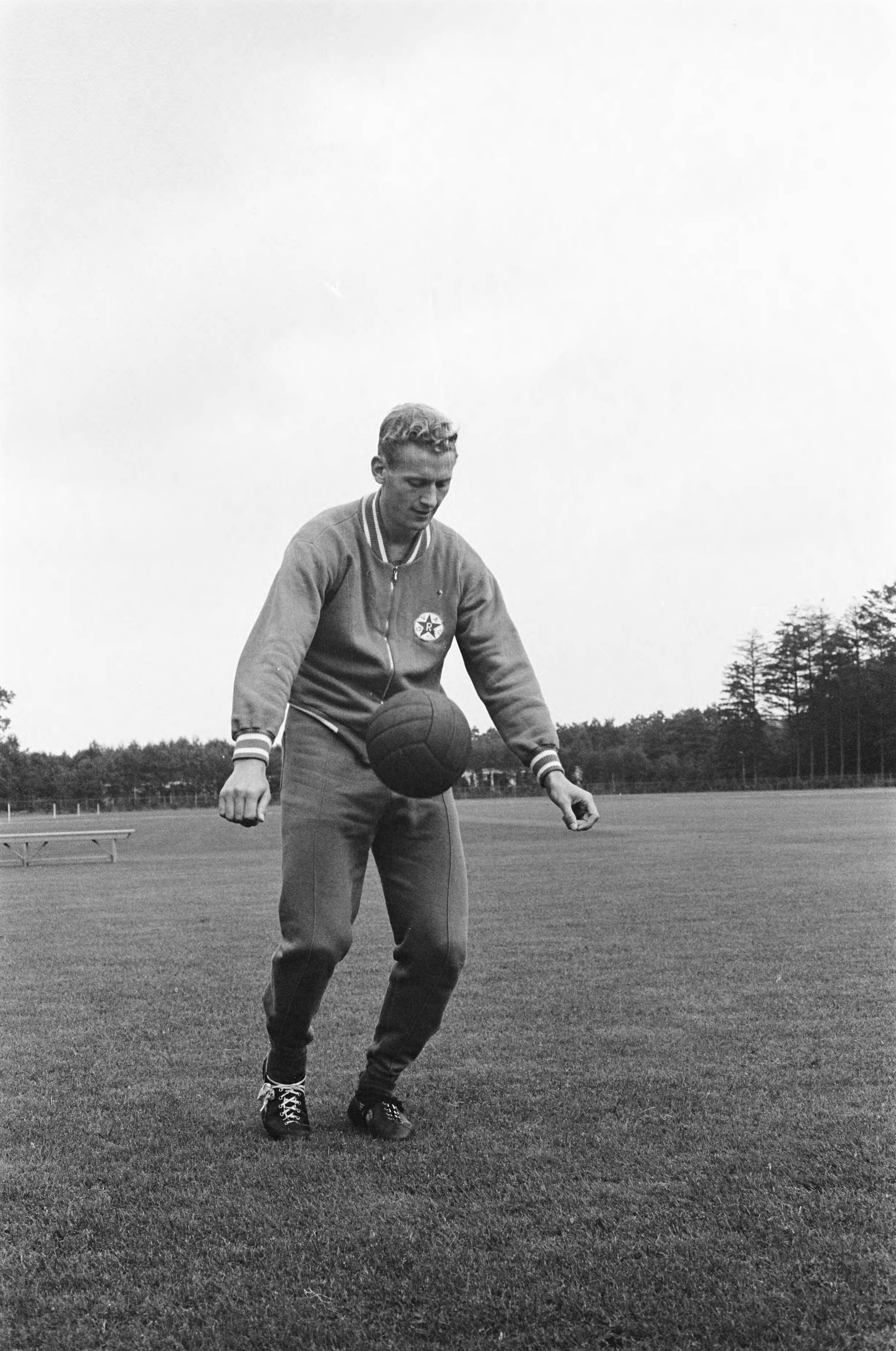 Fotocollectie Anefo — Training Nederlands elftal te Zeist. De Groninger Klaas Nuninga in actie — Foto: Pot, Harry / Anefo. Licentie: Set B: Rechtenvrij / Publiek Domein. Bron: Nationaal Archief. http://hdl.handle.net/10648/aa4461ca-d0b4-102d-bcf8-003048976d84