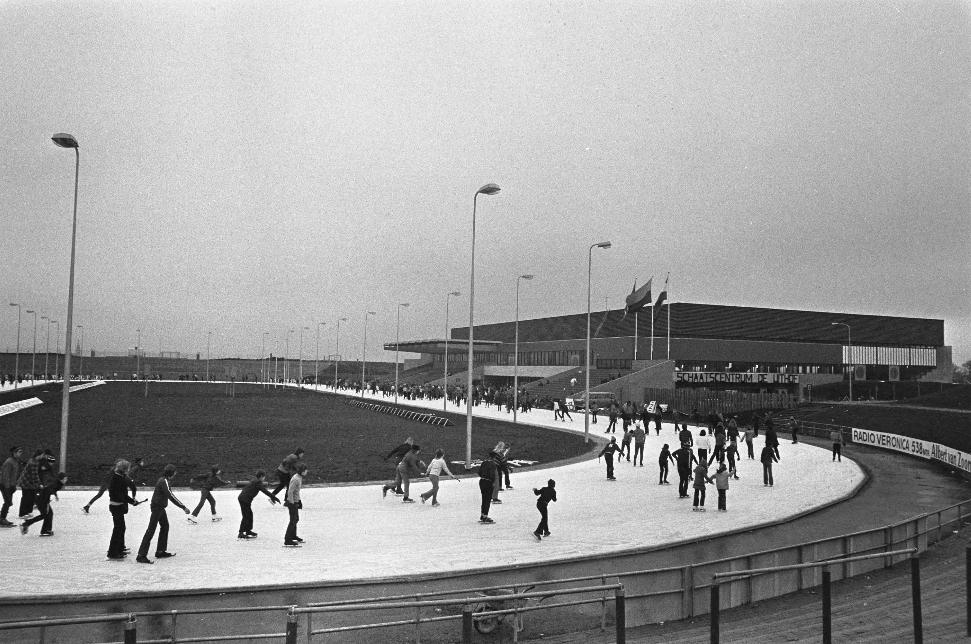 Fotocollectie Anefo — Kunstijsbaan De Uithof , Den Haag — Foto: Mieremet, Rob / Anefo. Licentie: Set B: Rechtenvrij / Publiek Domein. Bron: Nationaal Archief. http://hdl.handle.net/10648/ac217924-d0b4-102d-bcf8-003048976d84