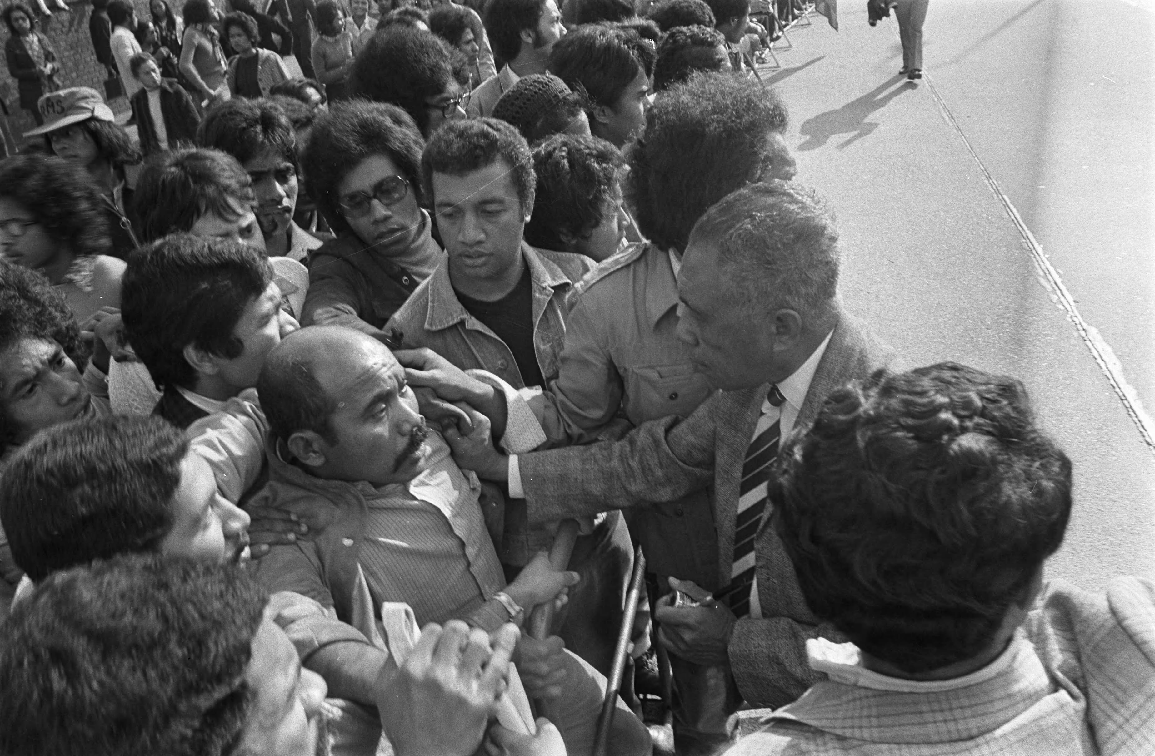 Fotocollectie Anefo — Demonstratie Zuid-Molukkers in Den Haag — Foto: Mieremet, Rob / Anefo. Licentie: Set B: Rechtenvrij / Publiek Domein. Bron: Nationaal Archief. http://hdl.handle.net/10648/aba4c172-d0b4-102d-bcf8-003048976d84