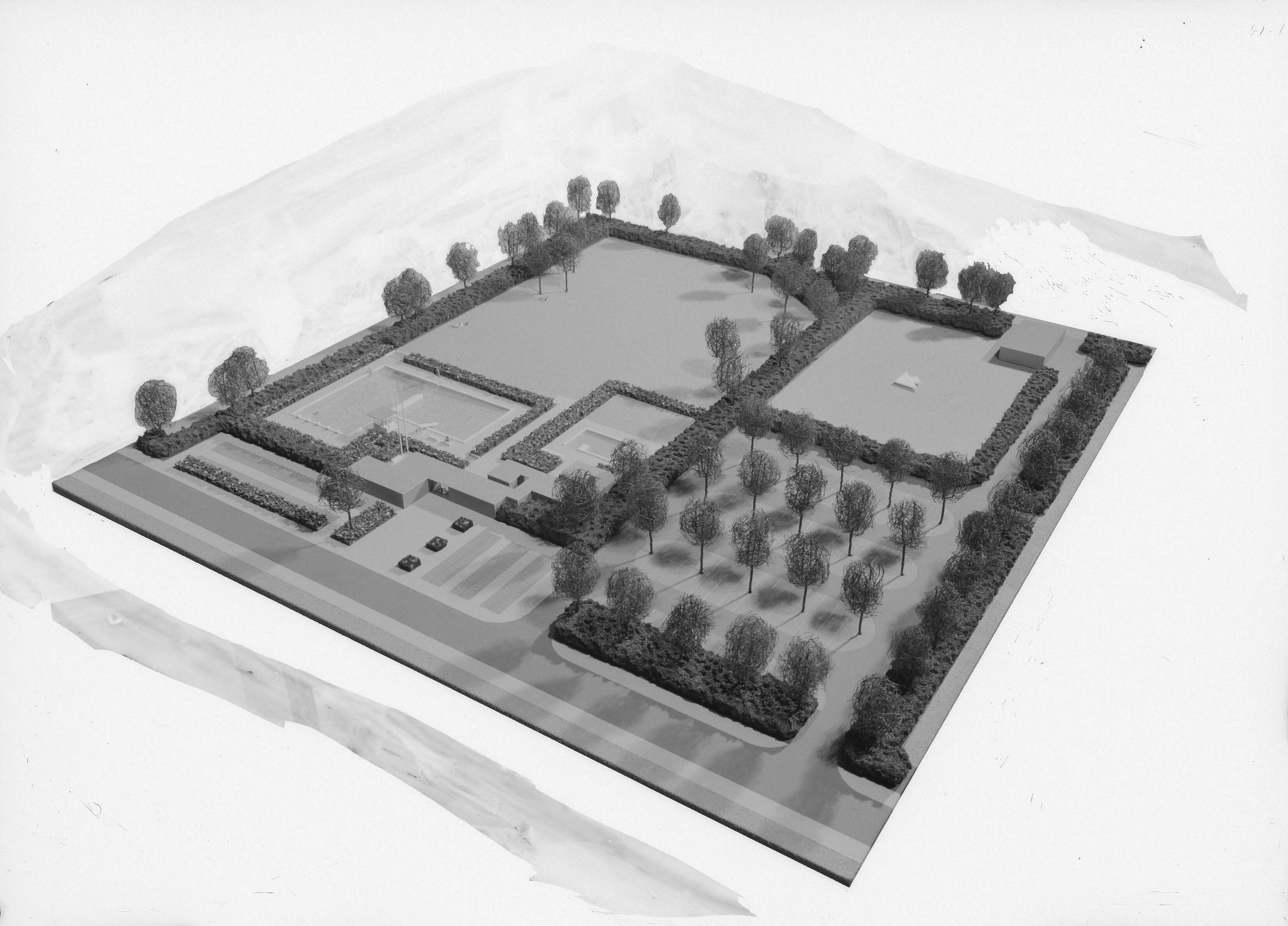 Fotocollectie Nederlandse Heidemaatschappij — Maquette zwembad Ten Boer — Foto: Wüllschleger, [...] / Heidemij. Licentie: Set B: Rechtenvrij / Publiek Domein. Bron: Nationaal Archief. http://hdl.handle.net/10648/ae7b02da-d0b4-102d-bcf8-003048976d84