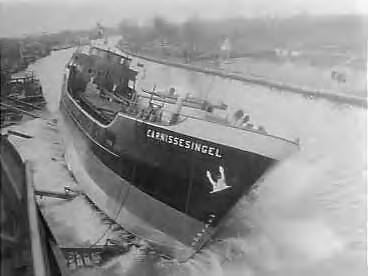 Fotocollectie Anefo — Tewaterlating van de coaster "Carnissesingel" bij de werf De Volharding te Alphen aan de Rijn. De doopplechtigheid werd verricht door mevr. W.A. Boot-van Kooten. Het schip zal op de Voorjaarsbeurs in het Merwedekanaal ter hoogte van de Bernhardhal van de Jaarbeurs te Utrecht worden tentoongesteld — Foto: Pot, Harry / Anefo. Licentie: Set B: Rechtenvrij / Publiek Domein. Bron: Nationaal Archief. http://hdl.handle.net/10648/a9749620-d0b4-102d-bcf8-003048976d84